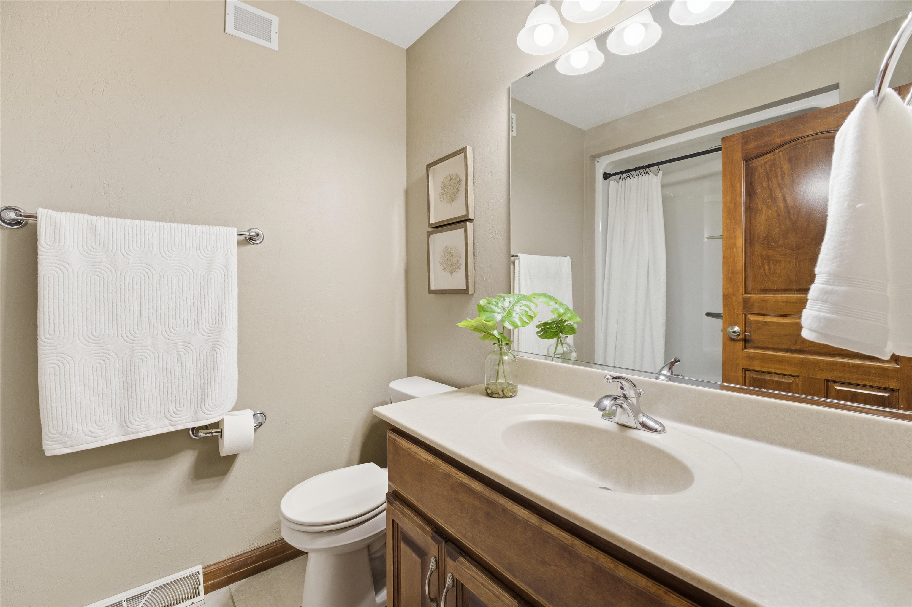 Oshkosh, Wisconsin, 54904, United States, 4 Bedrooms Bedrooms, ,4 BathroomsBathrooms,Residential,For Sale,2009649