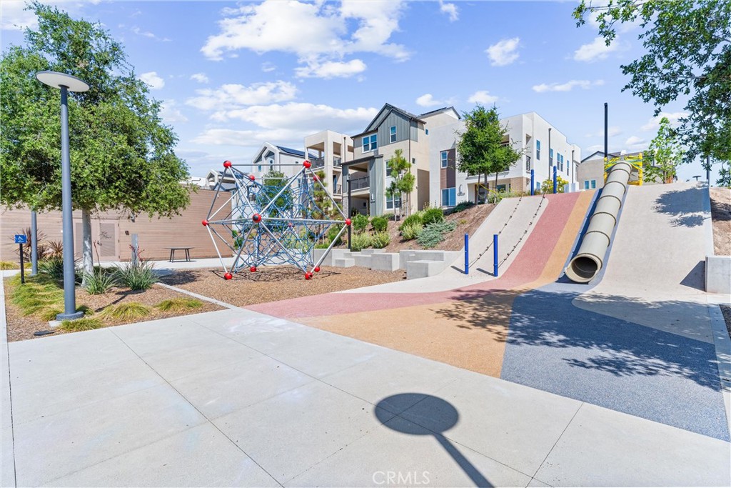 Irvine, California, 92618, United States, 2 Bedrooms Bedrooms, ,2 BathroomsBathrooms,Residential,For Sale,1988212