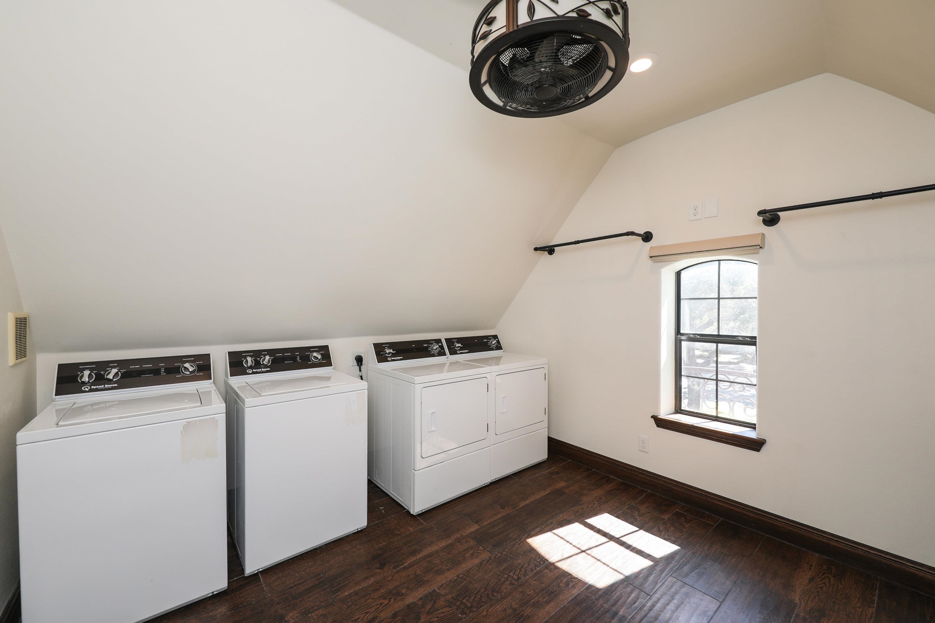 Laredo, Texas, 78041, United States, 4 Bedrooms Bedrooms, ,5 BathroomsBathrooms,Residential,For Sale,1989337