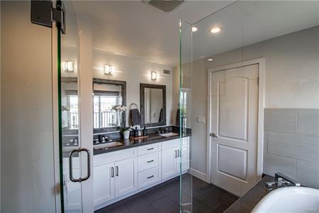 Redondo Beach, California, 90277, United States, 3 Bedrooms Bedrooms, ,2 BathroomsBathrooms,Residential,For Sale,1914316