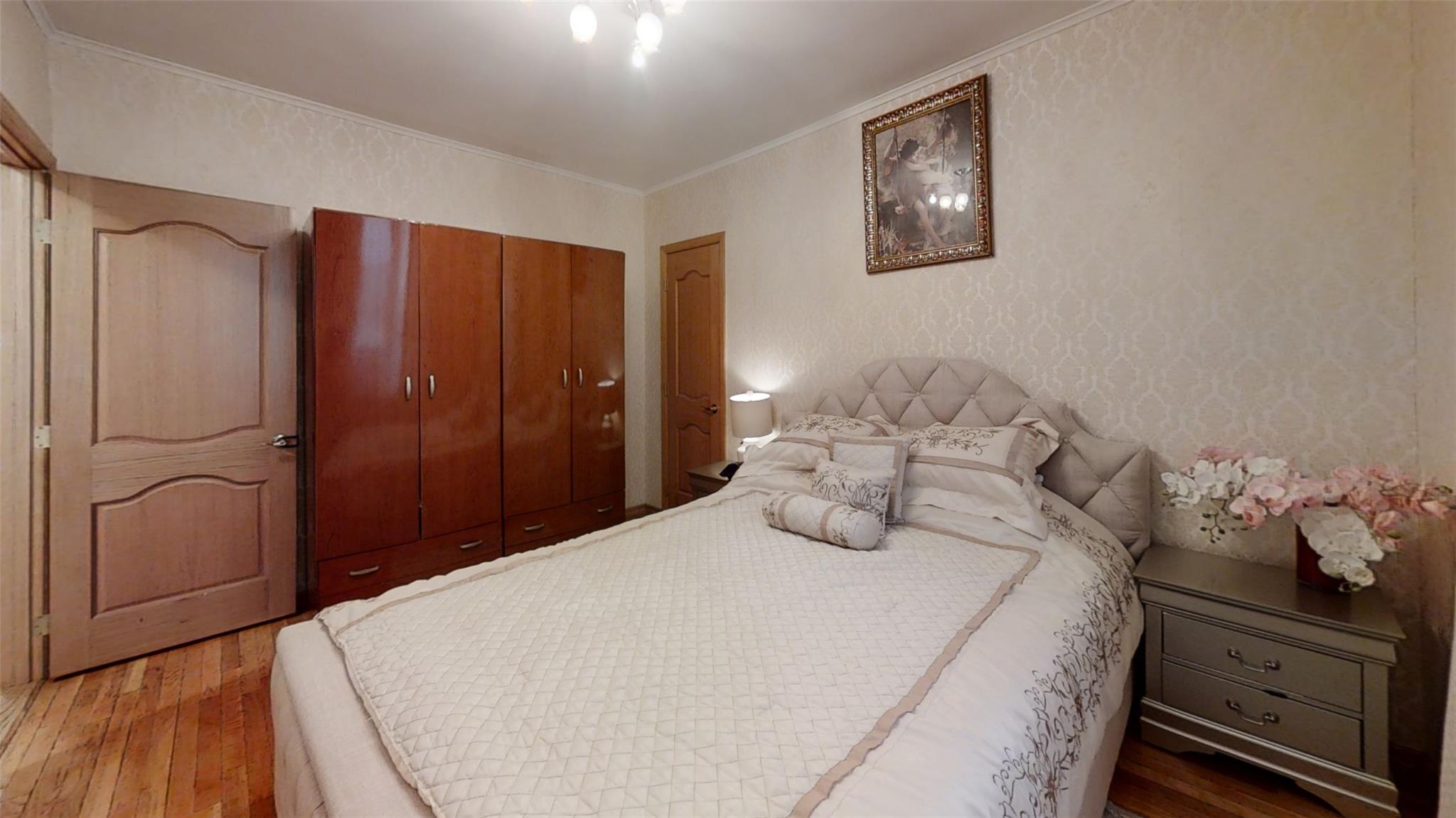 Rego Park, New York, 11374, United States, 2 Bedrooms Bedrooms, ,2 BathroomsBathrooms,Residential,For Sale,1796188