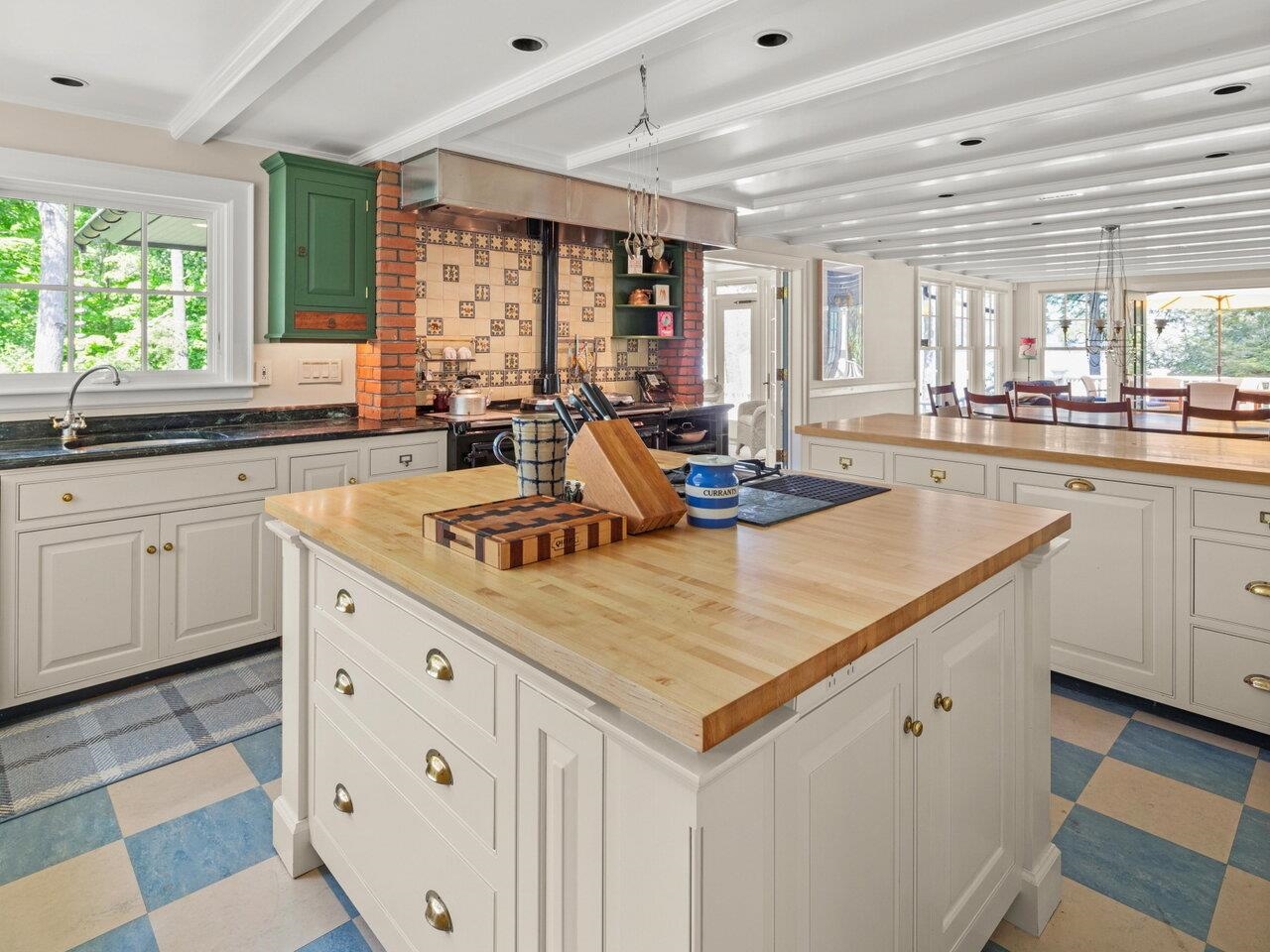 Ferrisburgh, Vermont, 05491, United States, 5 Bedrooms Bedrooms, ,3 BathroomsBathrooms,Residential,For Sale,1728733