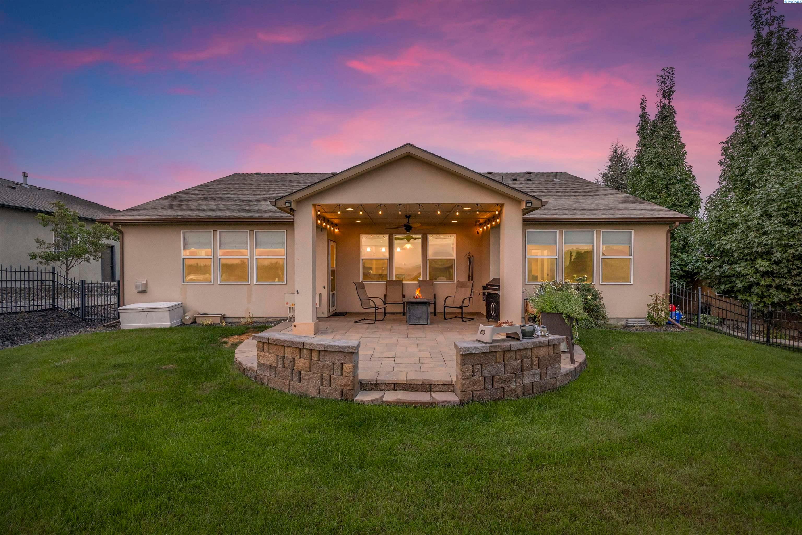 Richland, Washington, 99354, United States, 4 Bedrooms Bedrooms, ,2 BathroomsBathrooms,Residential,For Sale,1981537