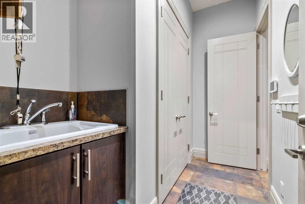 CALGARY, Alberta, T2E 2A7, CA, 5 Bedrooms Bedrooms, ,3 BathroomsBathrooms,Residential,For Sale,1947976