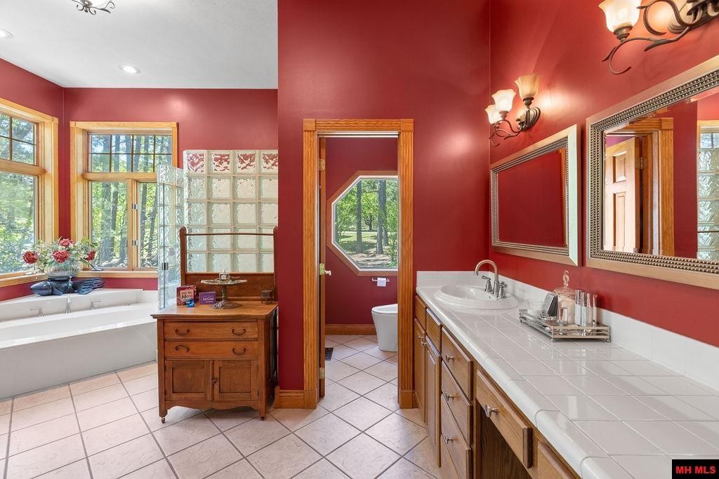 7922 HWY 201 SOUTH, Mountain Home, Arkansas, 72653, United States, 5 Bedrooms Bedrooms, ,6 BathroomsBathrooms,Residential,For Sale,7922 HWY 201 SOUTH,1266257