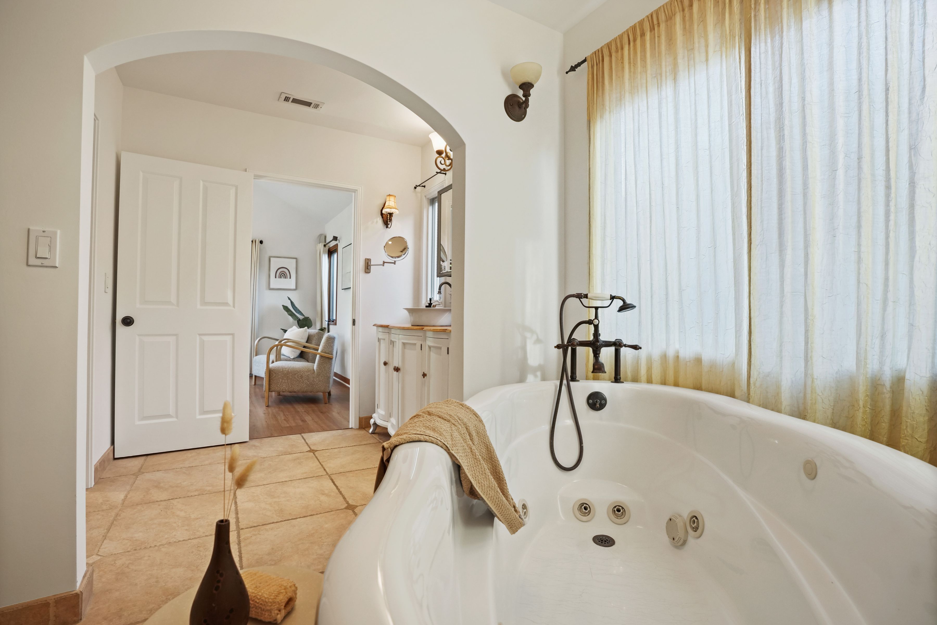  6506 Colbath Avenue - 物件實景