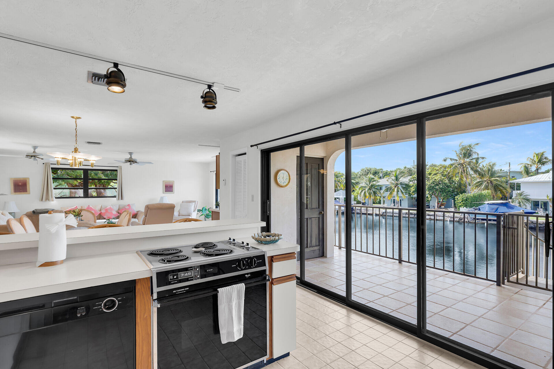 ISLAMORADA, Florida, 33036, United States, 2 Bedrooms Bedrooms, ,2 BathroomsBathrooms,Residential,For Sale,1988156