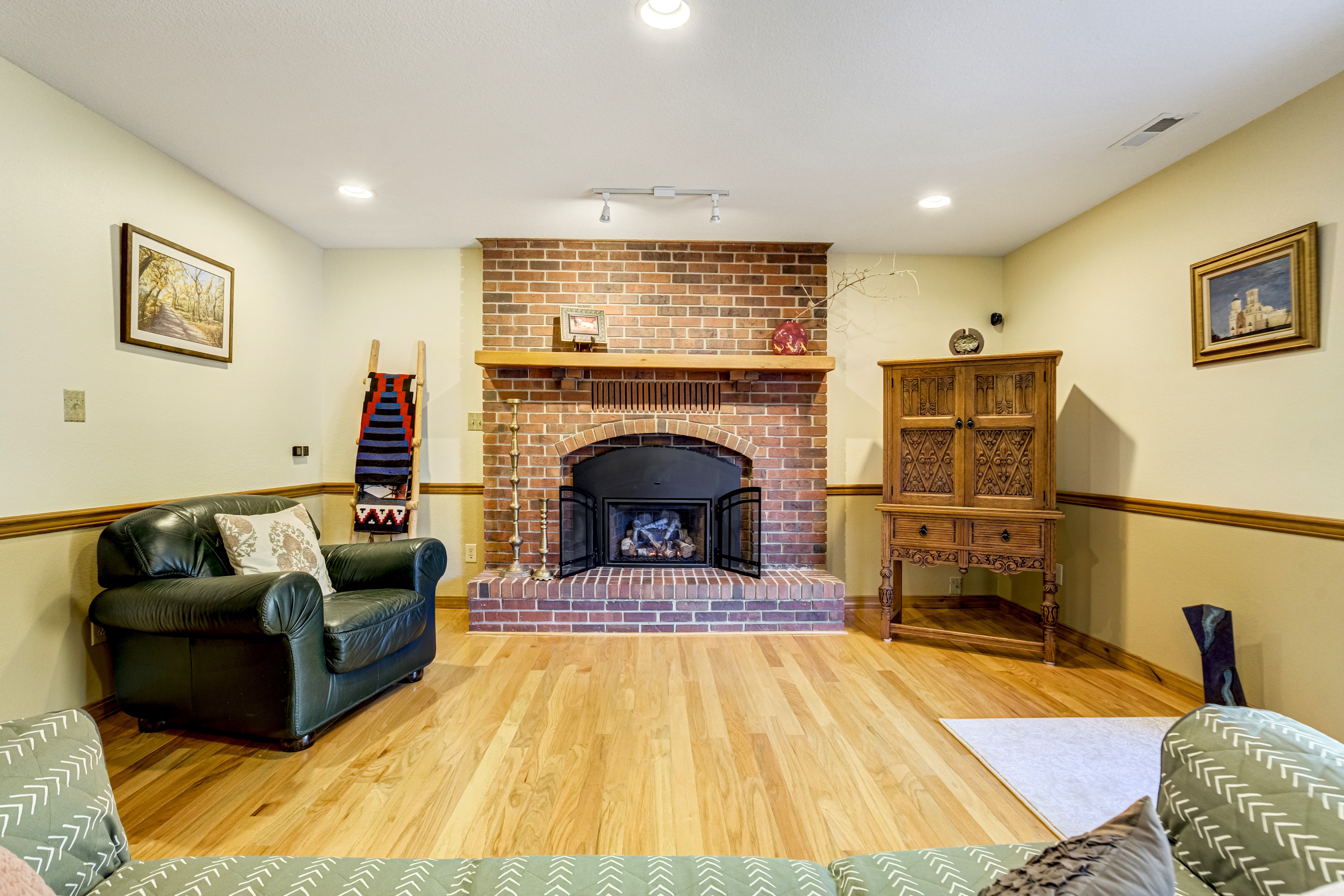 Impeccably Maintained Craftsman Retreat on a Quiet Cul-de-Sac - 物件實景