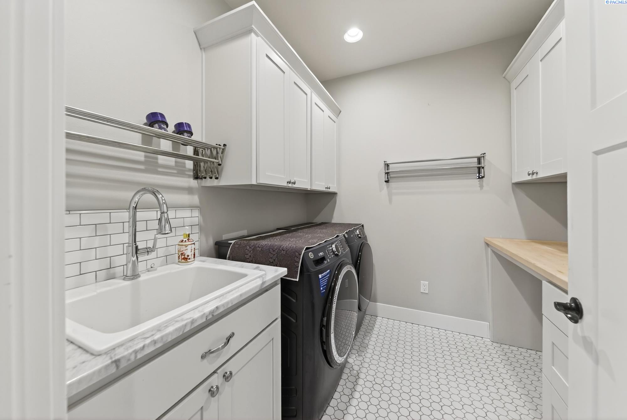 Prosser, Washington, 99350, United States, 3 Bedrooms Bedrooms, ,1 BathroomBathrooms,Residential,For Sale,1998379