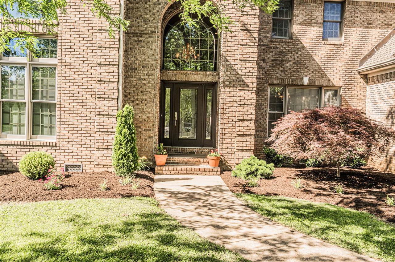 Bowling Green, Kentucky, 42103, United States, 4 Bedrooms Bedrooms, ,4 BathroomsBathrooms,Residential,For Sale,1868382