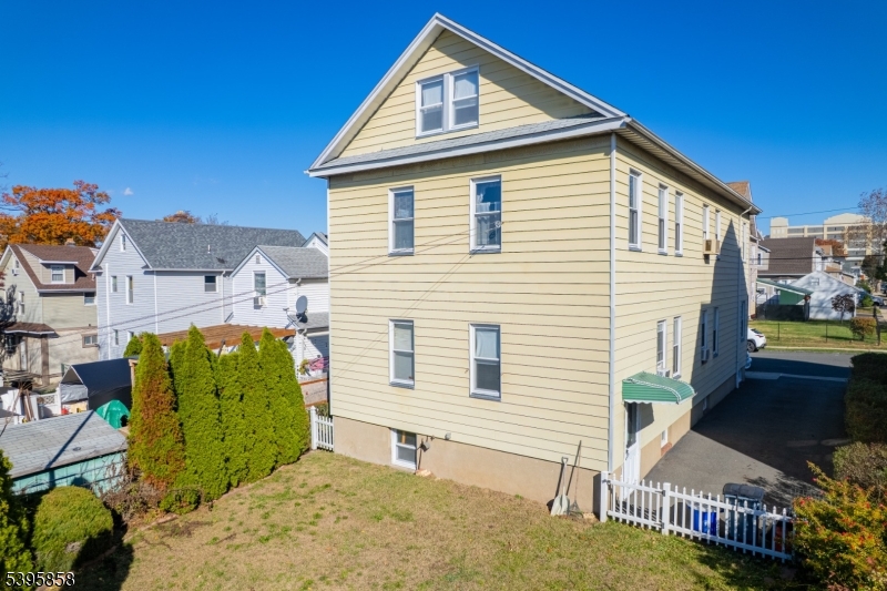 Hillside Twp., New Jersey, 07205, United States, 4 Bedrooms Bedrooms, ,2 BathroomsBathrooms,Residential,For Sale,1989487