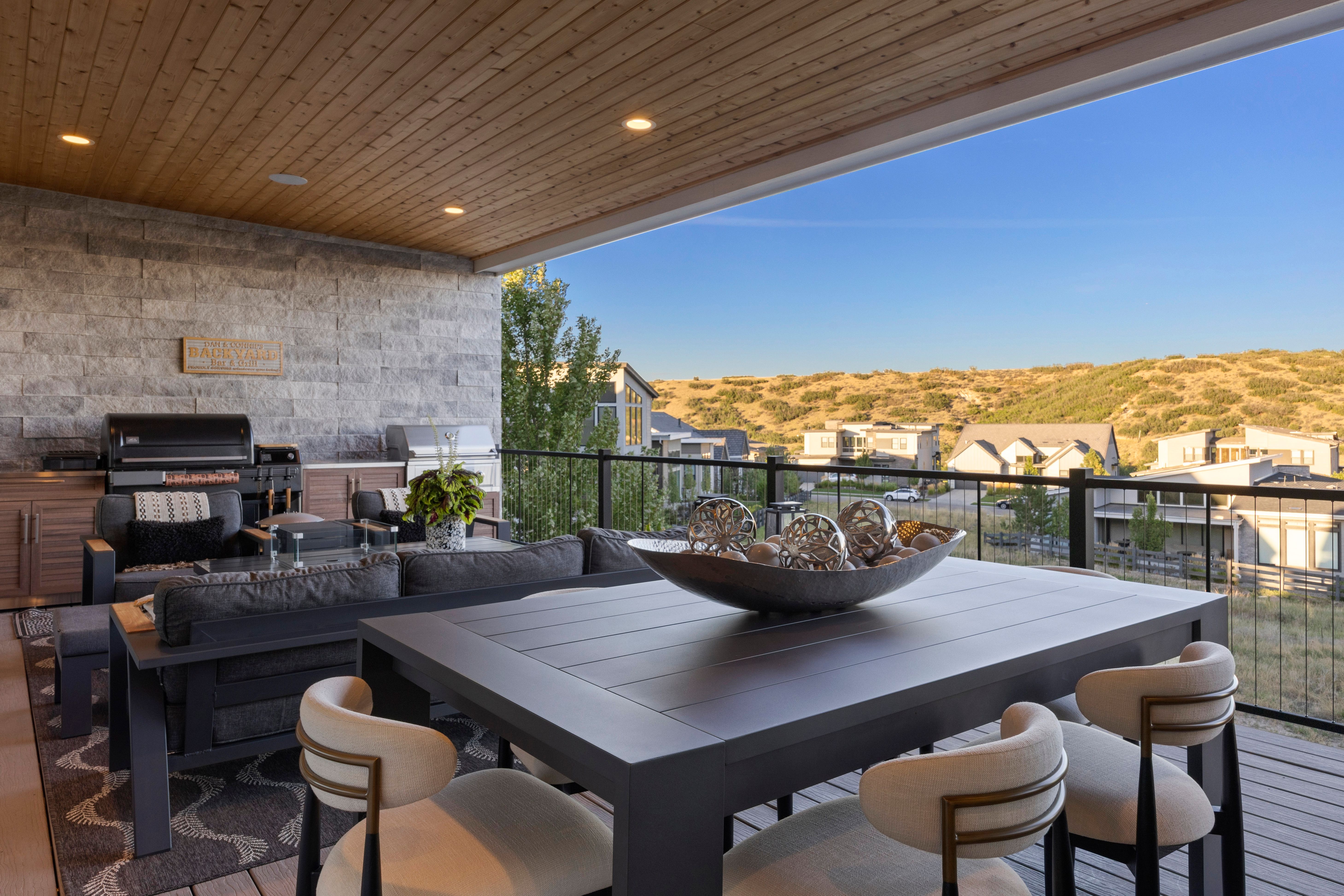  Abundance of Large Windows Showcasing Peaceful Canyon and Ridge Views - 物件實景