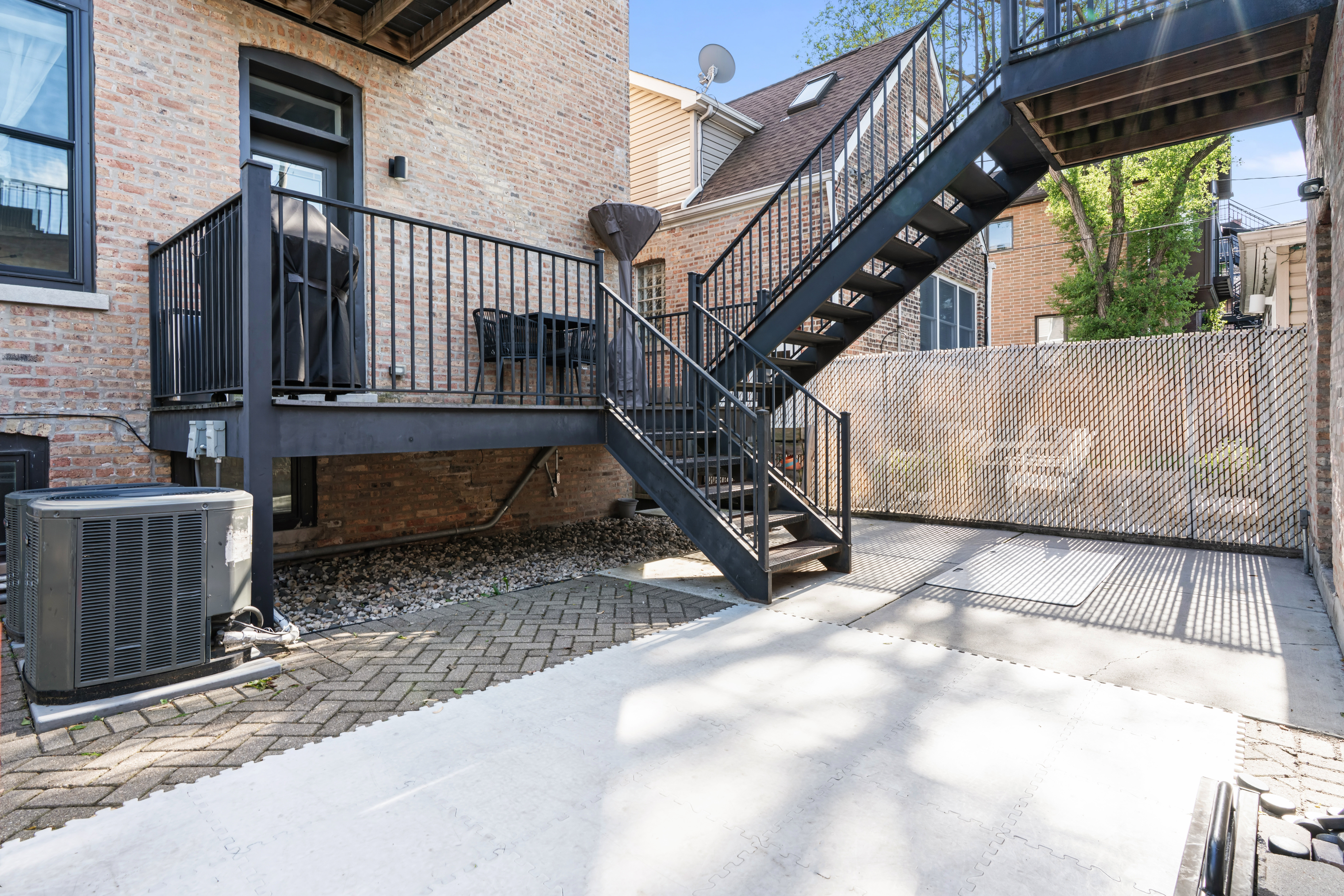  A Thoughtfully Designed Single-Family Residence - 物件實景