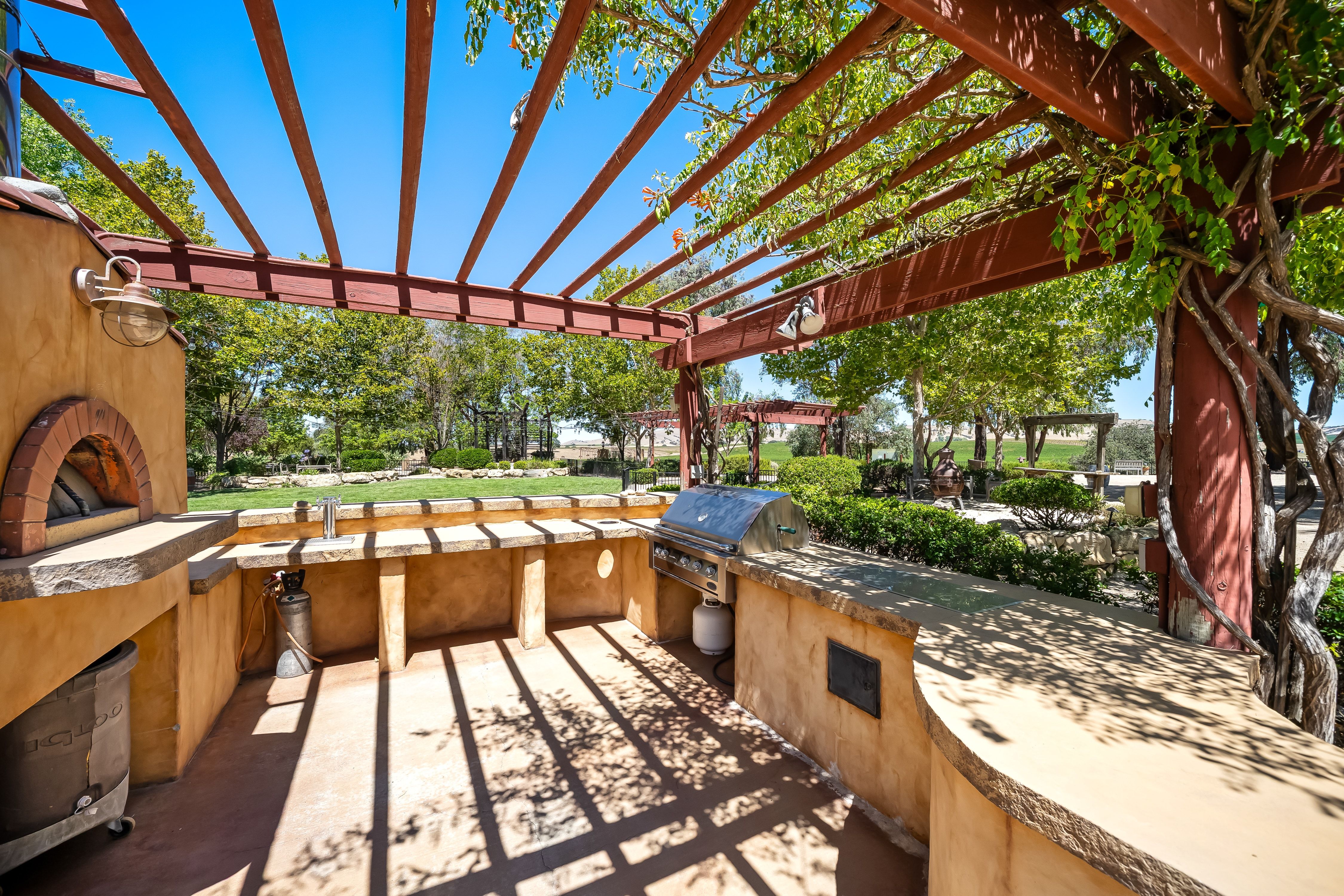  2995 Pleasant Valley Road - 物件實景