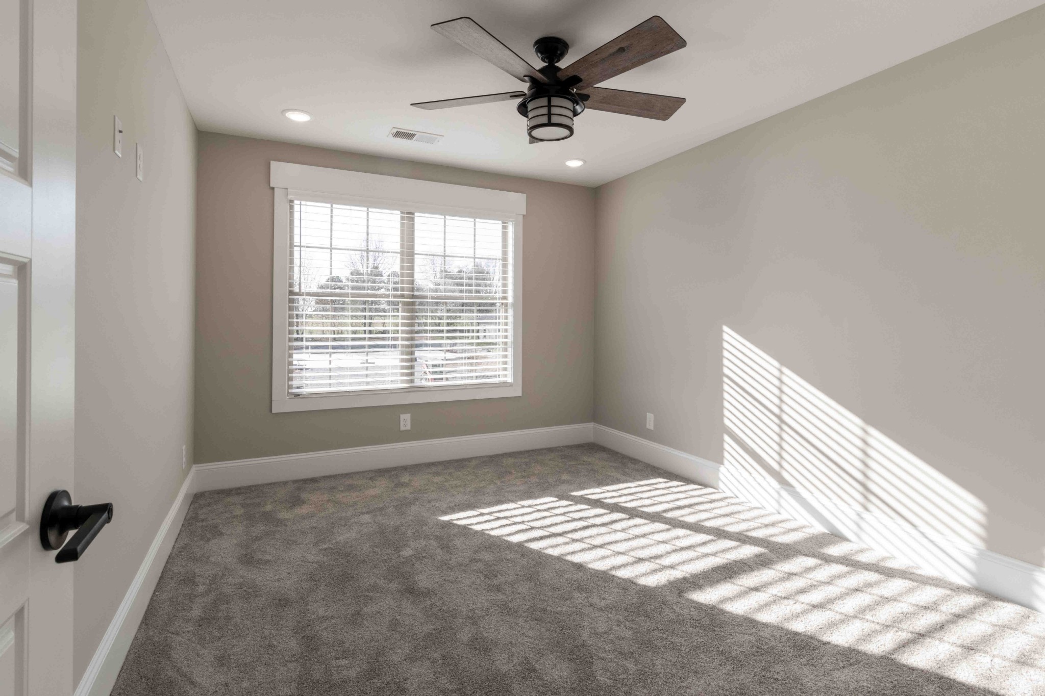Clarksville, Tennessee, 37043, United States, 3 Bedrooms Bedrooms, ,3 BathroomsBathrooms,Residential,For Sale,1935529