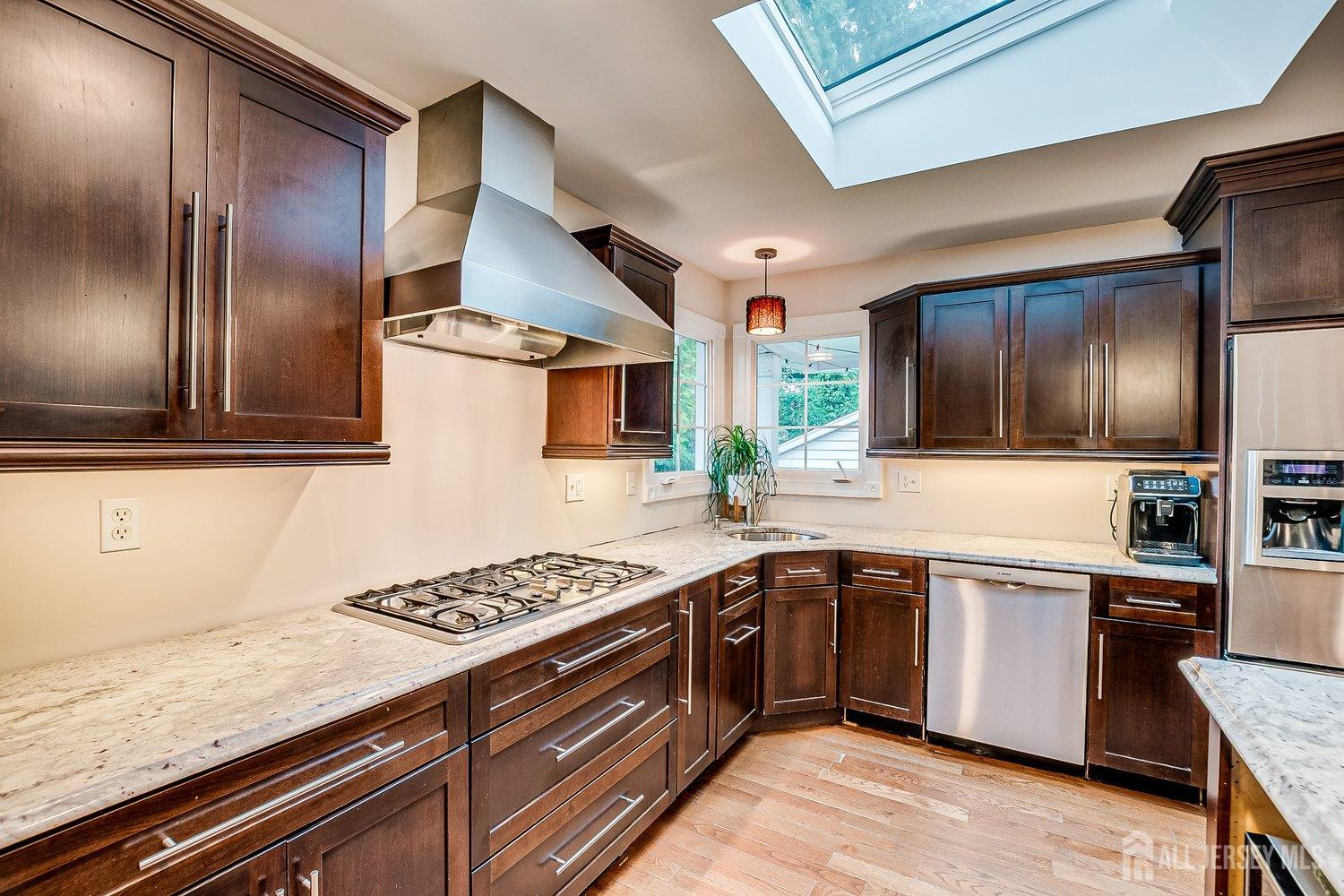 Metuchen, New Jersey, 08840, United States, 5 Bedrooms Bedrooms, ,3 BathroomsBathrooms,Residential,For Sale,1903678
