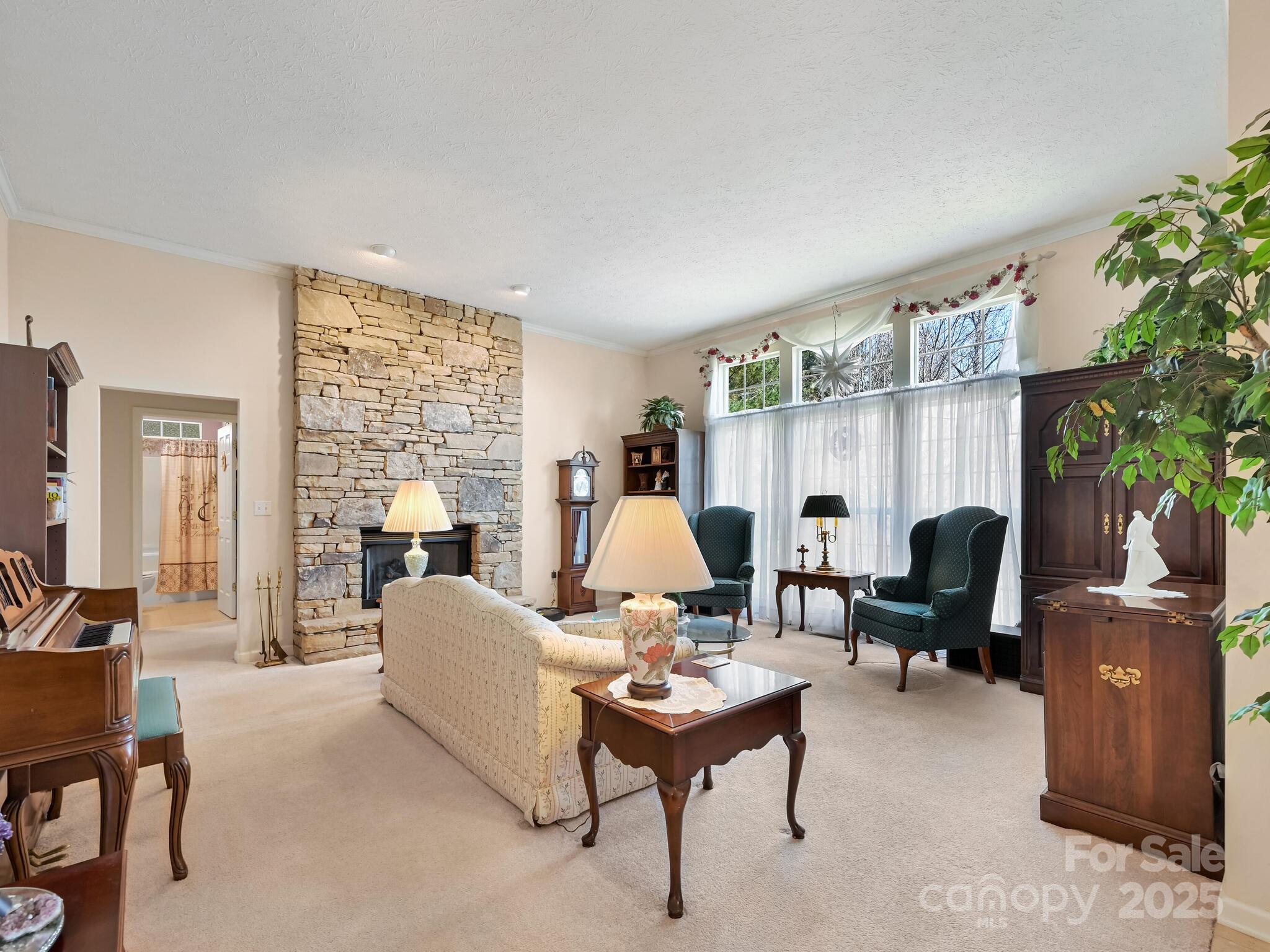 Hendersonville, North Carolina, 28739, United States, 3 Bedrooms Bedrooms, ,3 BathroomsBathrooms,Residential,For Sale,2005496