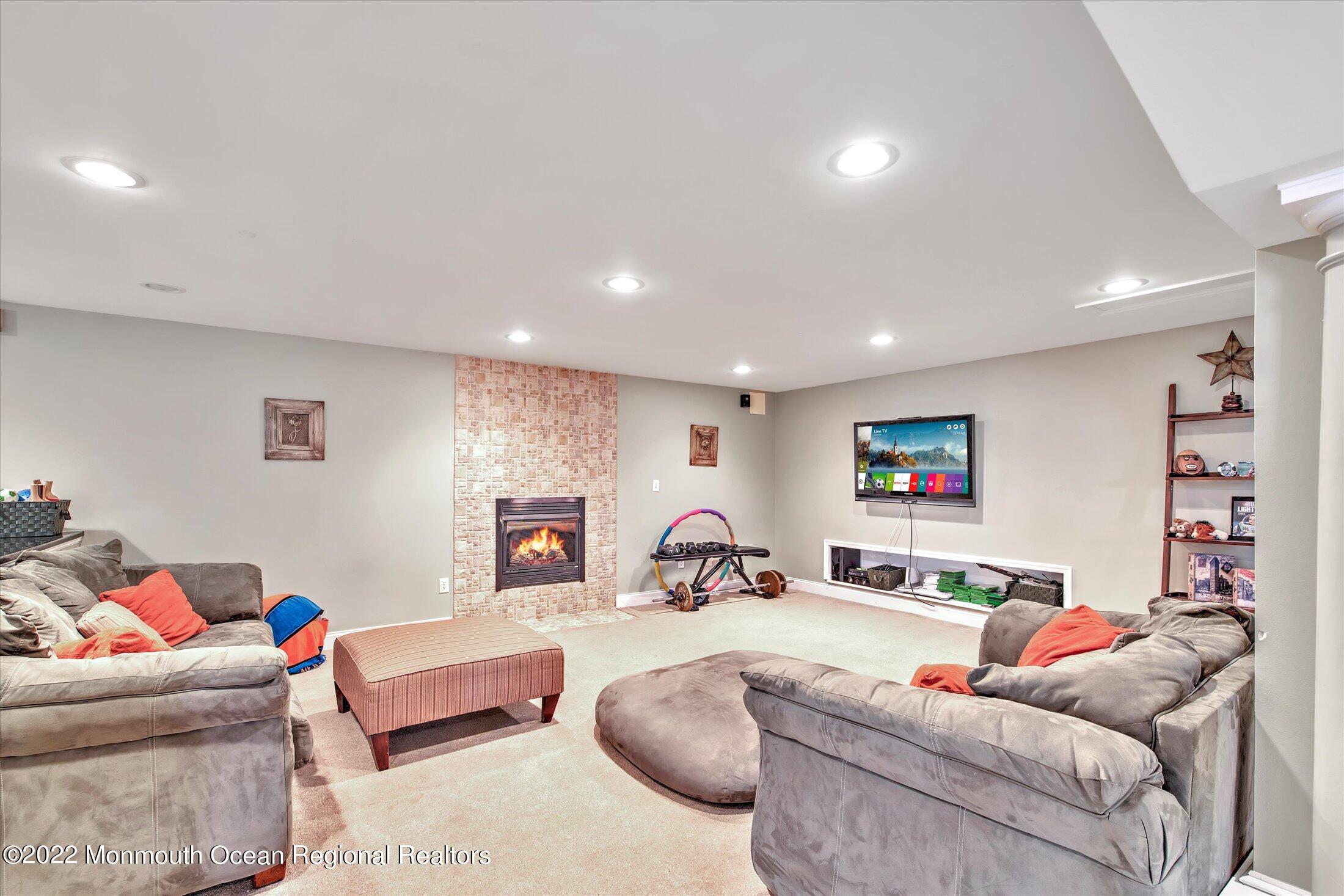 Manalapan, New Jersey, 07726, United States, 4 Bedrooms Bedrooms, ,5 BathroomsBathrooms,Residential,For Sale,1823230