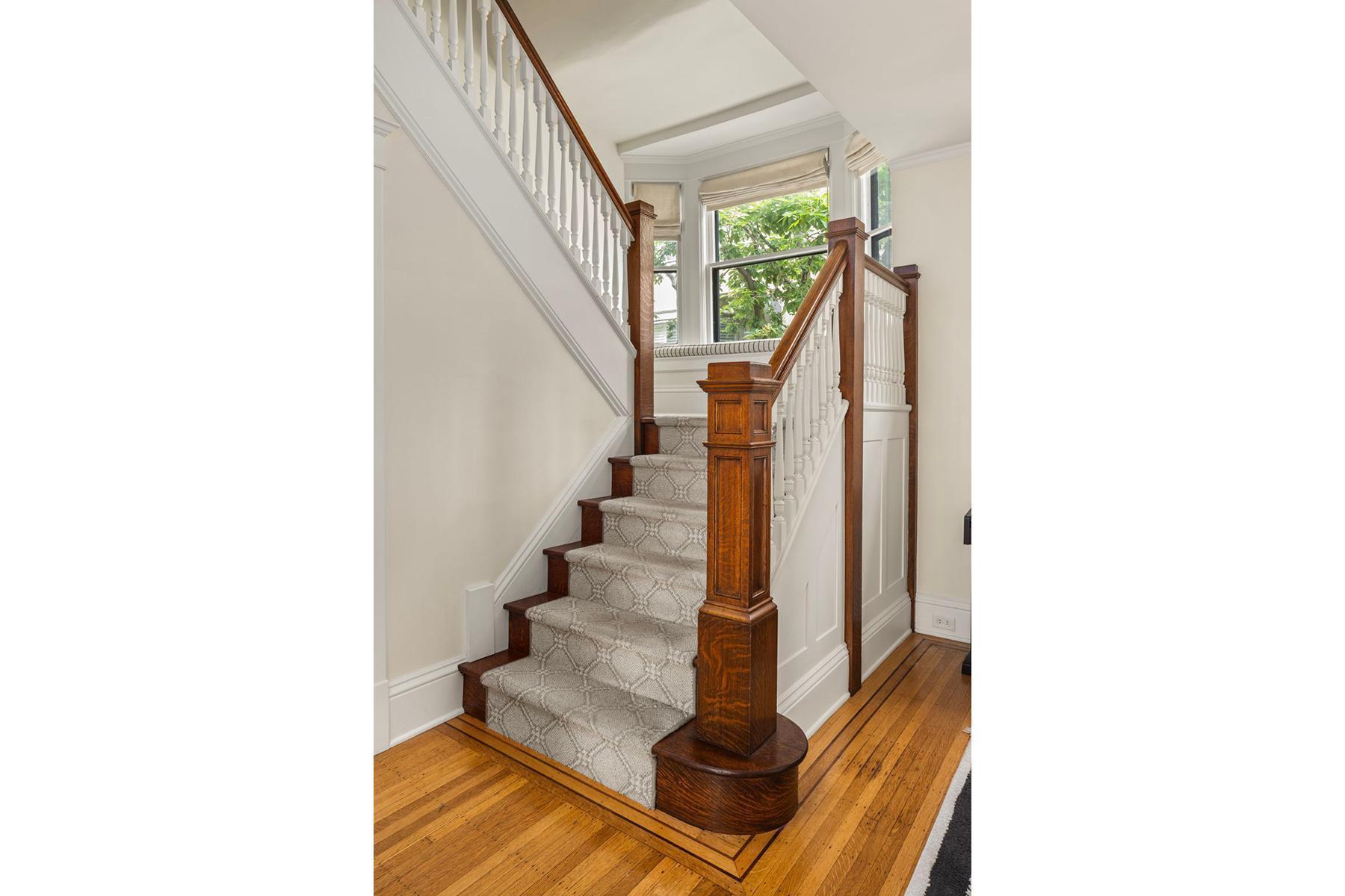 Minneapolis, Minnesota, 55403, United States, 3 Bedrooms Bedrooms, ,2 BathroomsBathrooms,Residential,For Sale,1901965