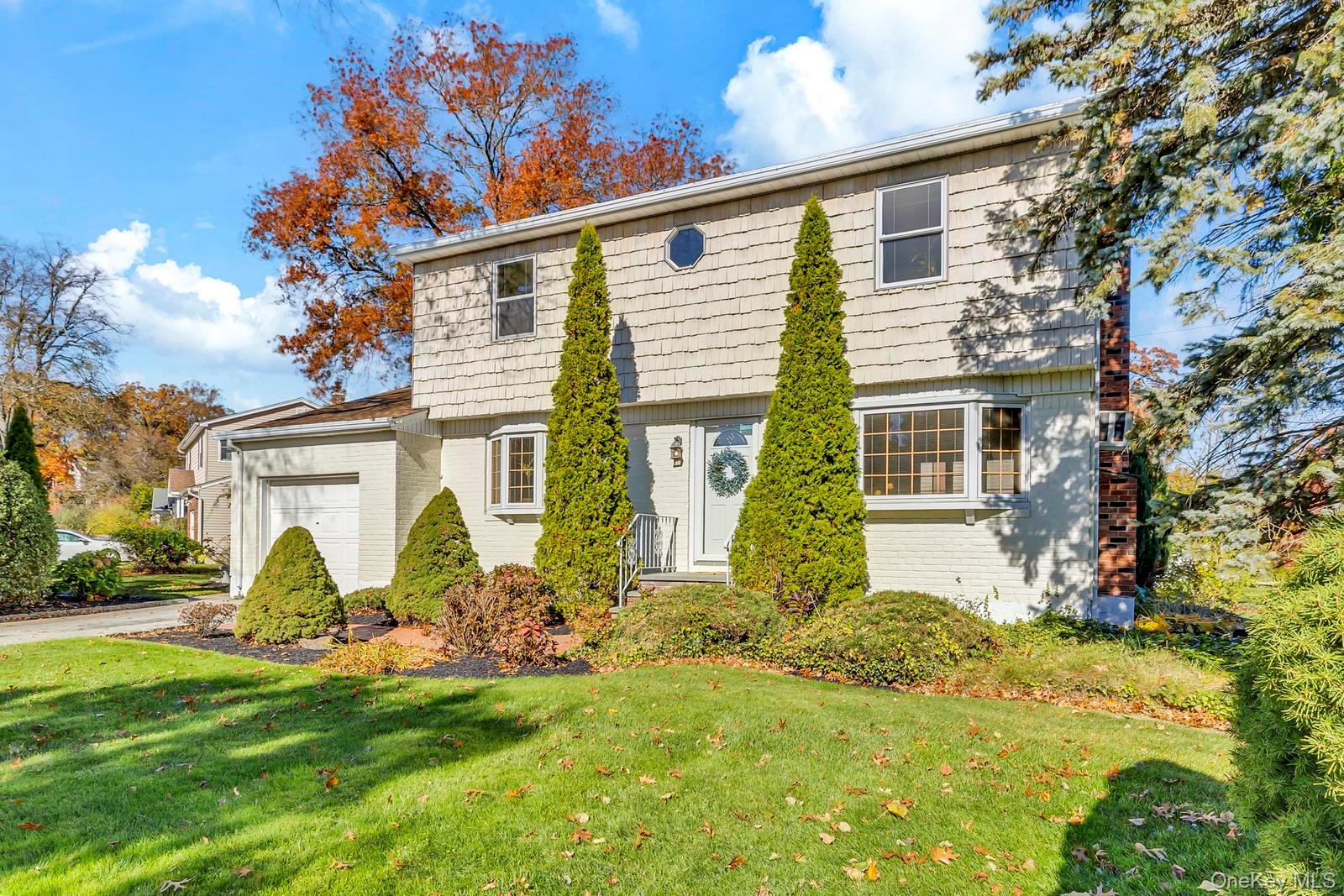 Farmingdale, New York, 11735, United States, 3 Bedrooms Bedrooms, ,3 BathroomsBathrooms,Residential,For Sale,1987625