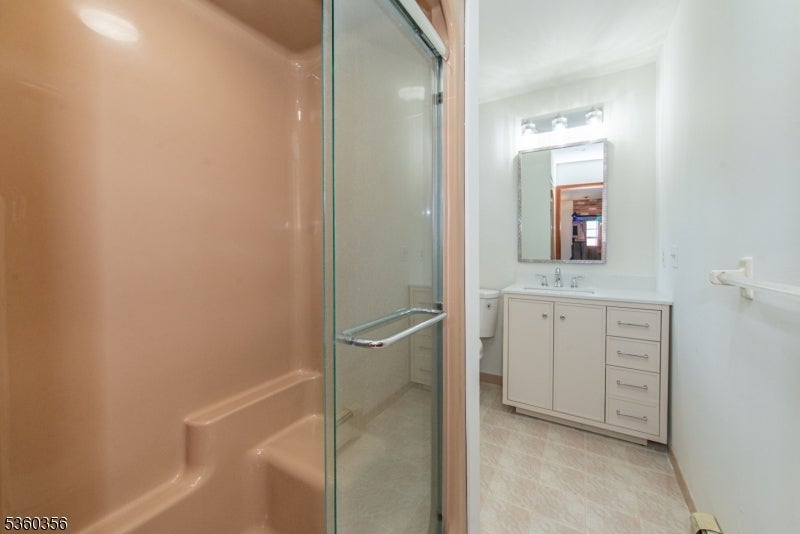 Montville Twp., New Jersey, 07082, United States, 4 Bedrooms Bedrooms, ,3 BathroomsBathrooms,Residential,For Sale,1834822