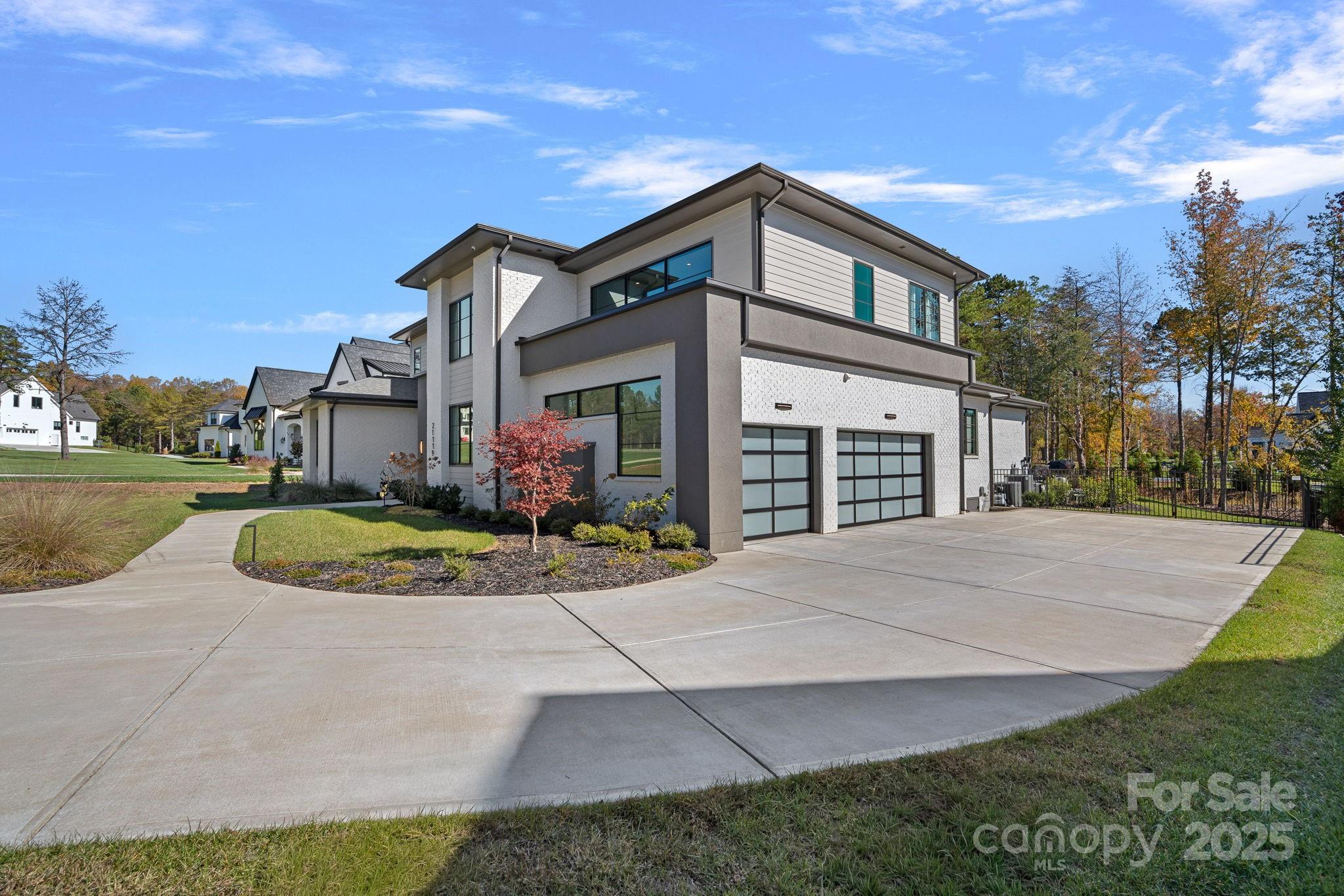 Davidson, North Carolina, 28036, United States, 5 Bedrooms Bedrooms, ,7 BathroomsBathrooms,Residential,For Sale,1989460