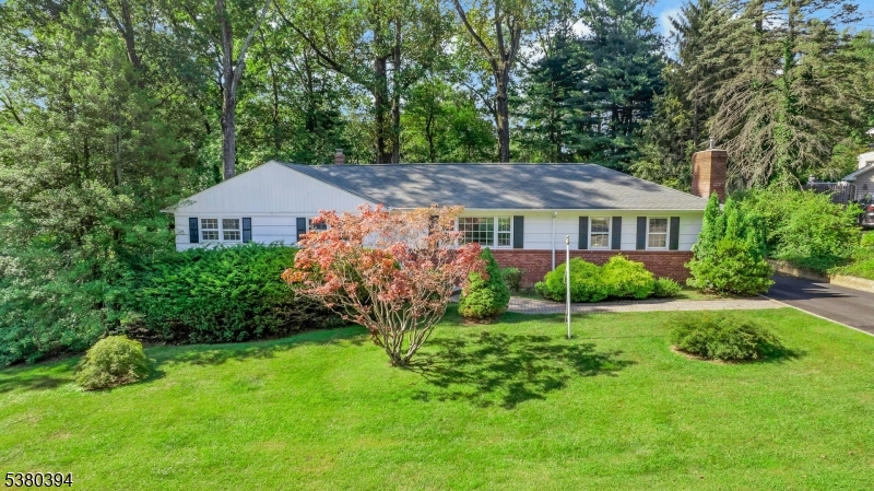 Springfield Twp., New Jersey, 07081, United States, 3 Bedrooms Bedrooms, ,3 BathroomsBathrooms,Residential,For Sale,1924750
