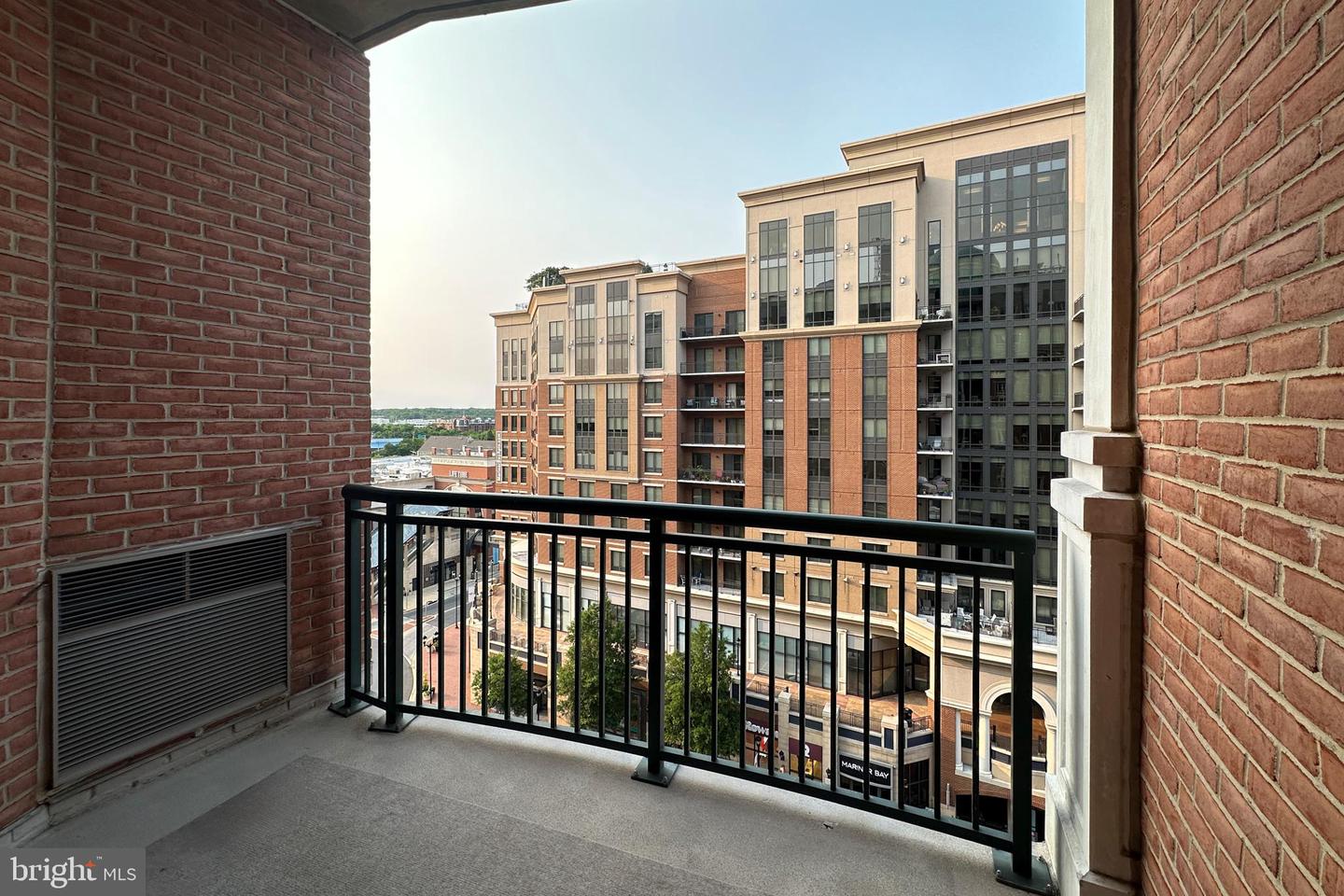 Annapolis, Maryland, 21401, United States, 2 Bedrooms Bedrooms, ,2 BathroomsBathrooms,Residential,For Sale,1848814