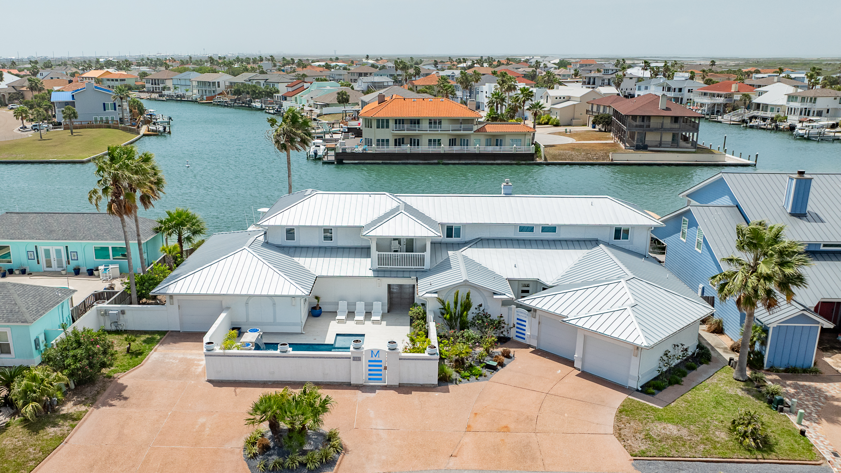  Canal-Front Estate in Island Moorings - 物件實景