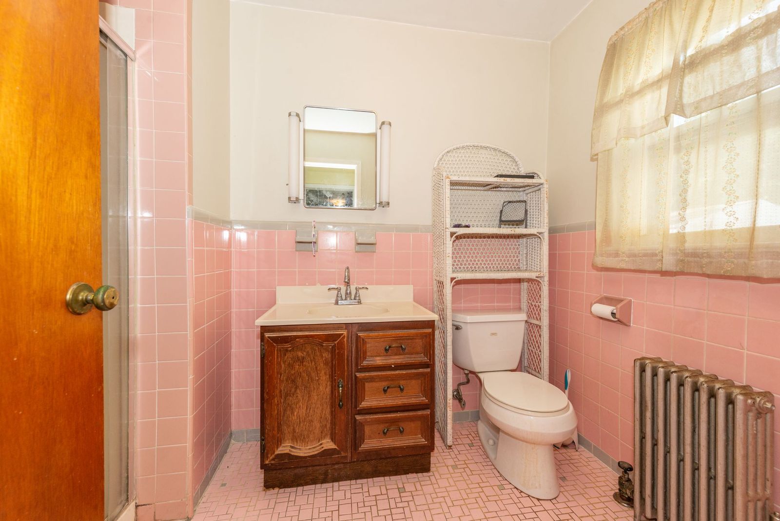 Paterson City, New Jersey, 07501, United States, 3 Bedrooms Bedrooms, ,3 BathroomsBathrooms,Residential,For Sale,1909454
