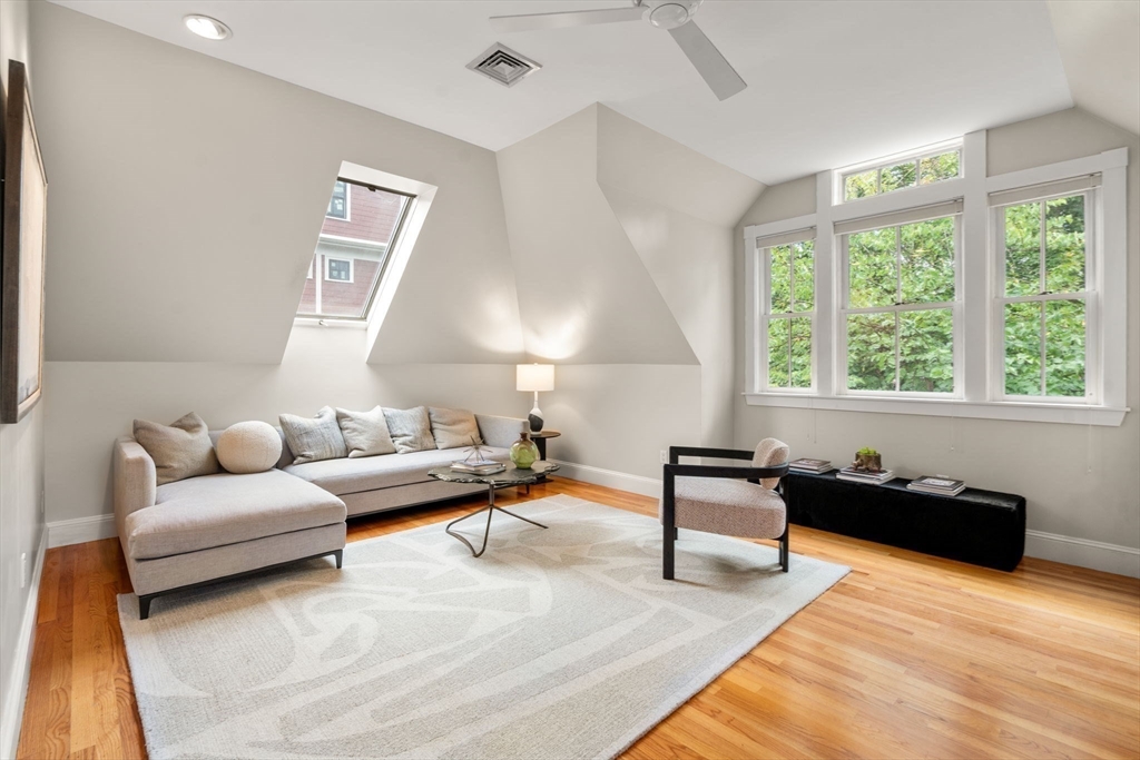 Brookline, Massachusetts, 02445, United States, 2 Bedrooms Bedrooms, ,2 BathroomsBathrooms,Residential,For Sale,1849691