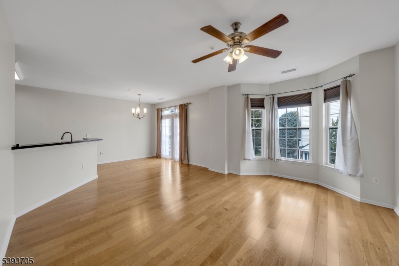 Belleville Twp., New Jersey, 07109, United States, 2 Bedrooms Bedrooms, ,3 BathroomsBathrooms,Residential,For Sale,1971321