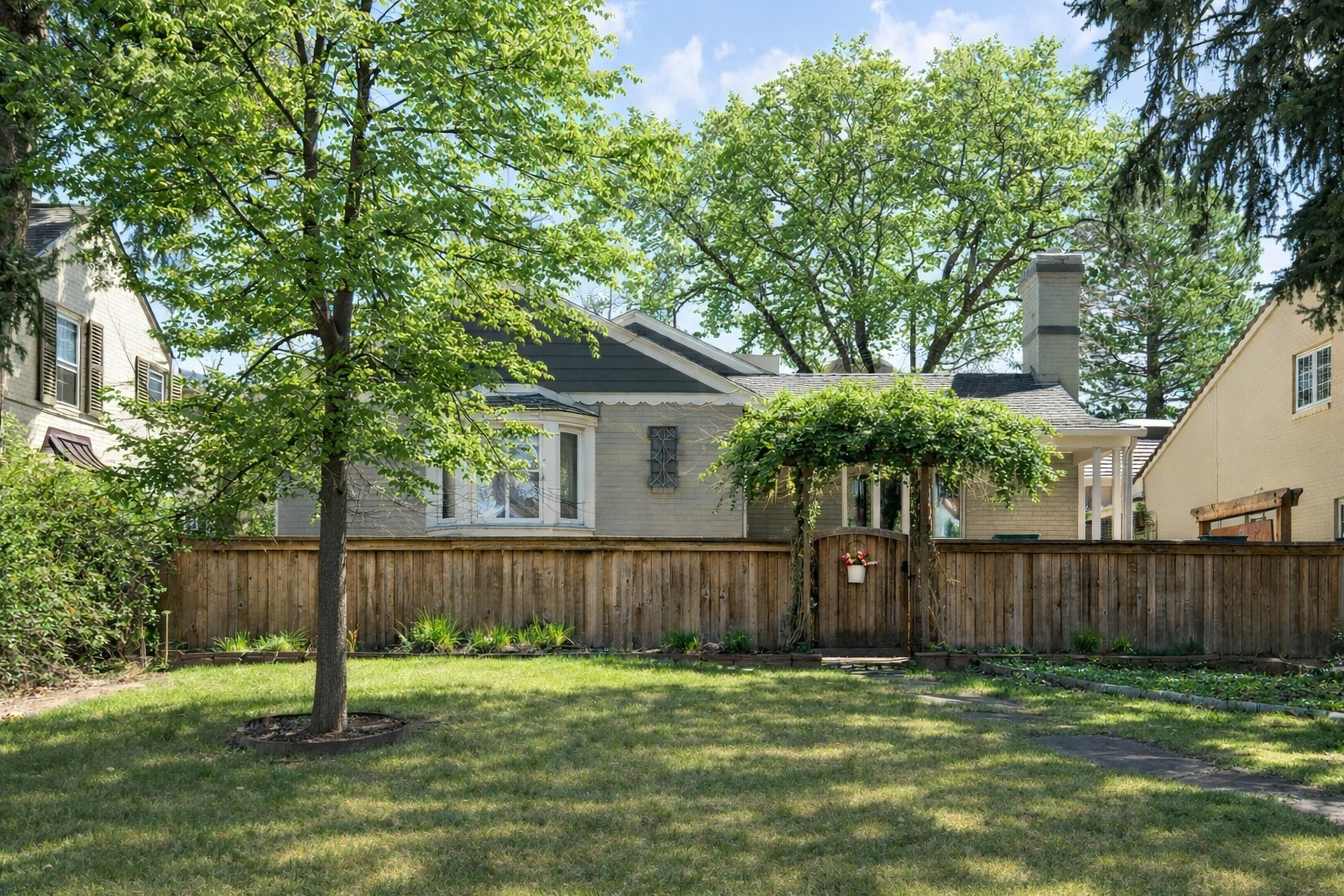  8,000 Square Foot Lot Along a Beautiful Tree Lined Parkway - 物件實景
