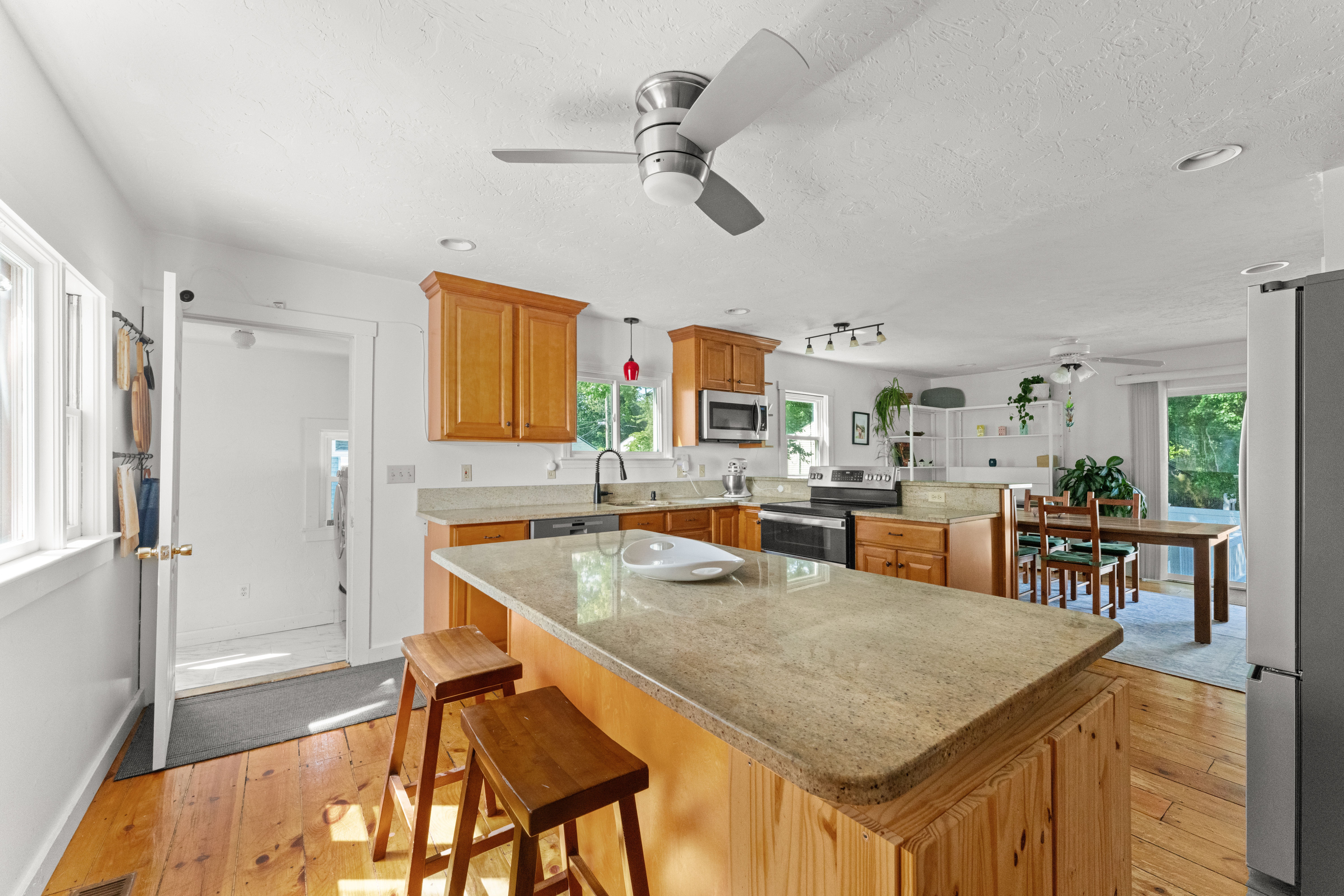  42 Dewey Avenue, Brockton, MA, 02301 - 物件實景