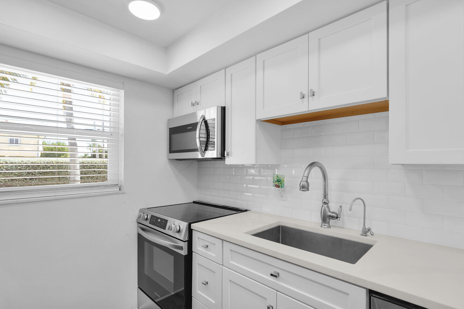 MARATHON, Florida, 33050, United States, 2 Bedrooms Bedrooms, ,2 BathroomsBathrooms,Residential,For Sale,1991254