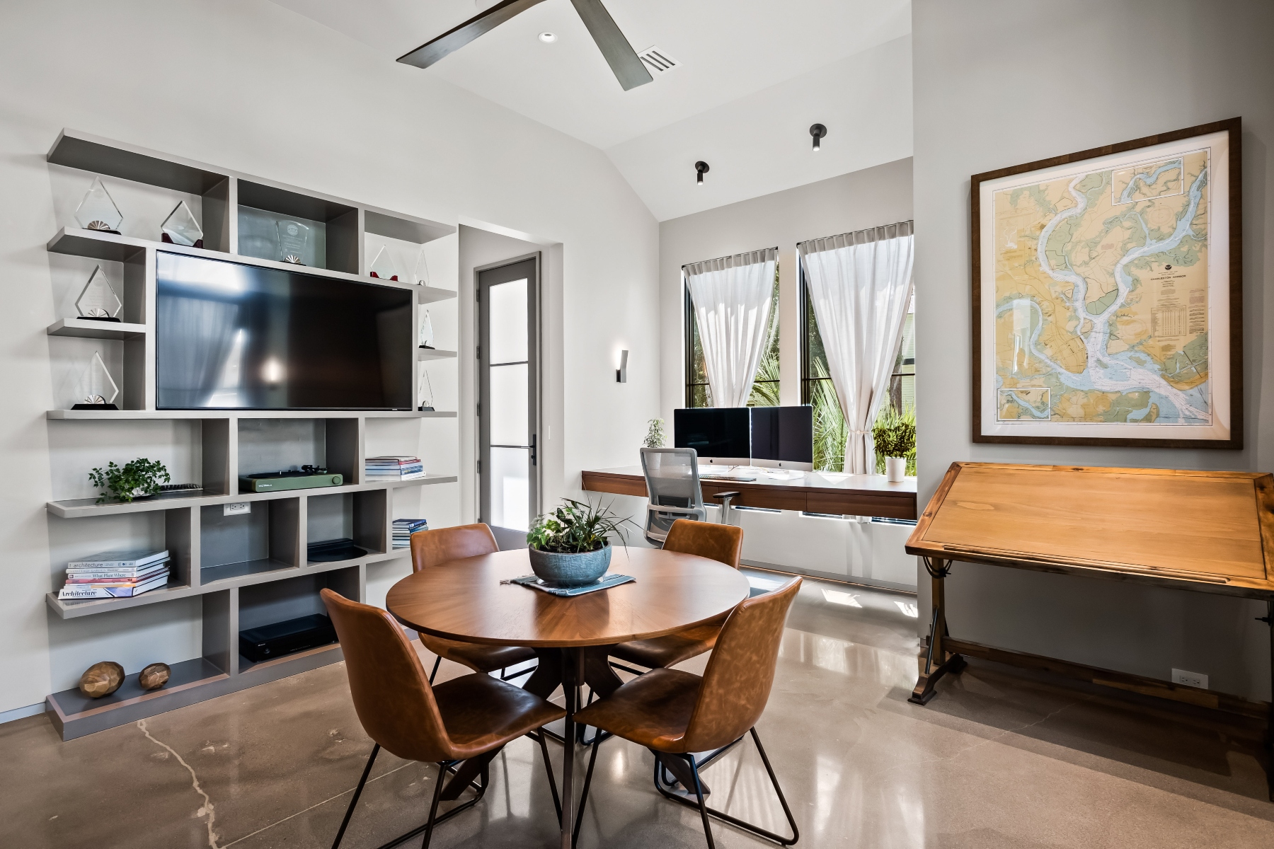  700 Stucco Lane, Mount Pleasant - 物件實景