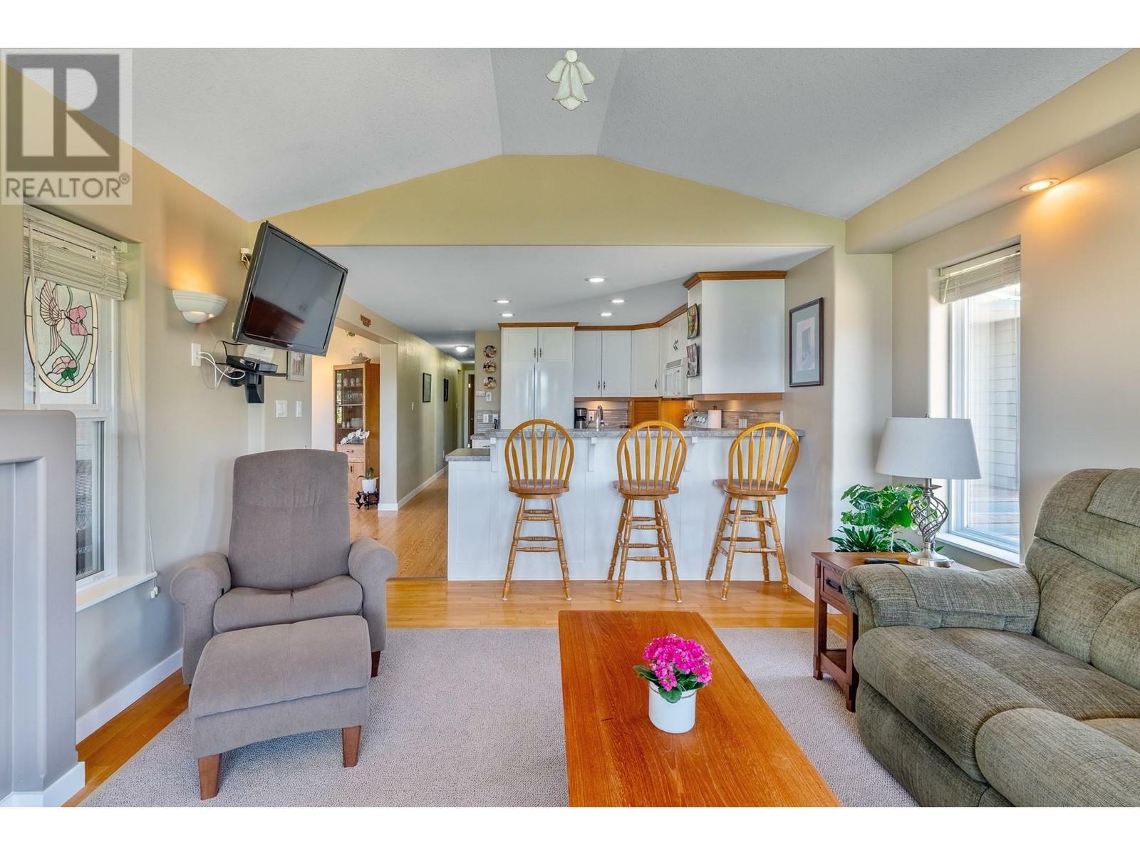 SALMON ARM, British Columbia, V1E 3A4, CA, 4 Bedrooms Bedrooms, ,2 BathroomsBathrooms,Residential,For Sale,1838776