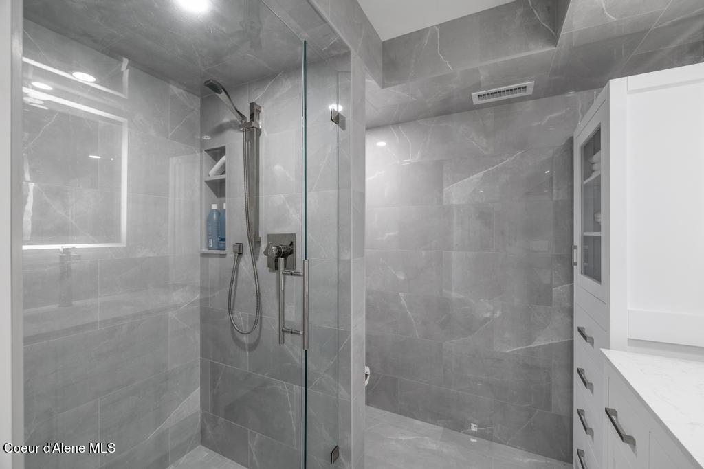 Hayden Lake, Idaho, 83835, United States, 4 Bedrooms Bedrooms, ,4 BathroomsBathrooms,Residential,For Sale,1983498