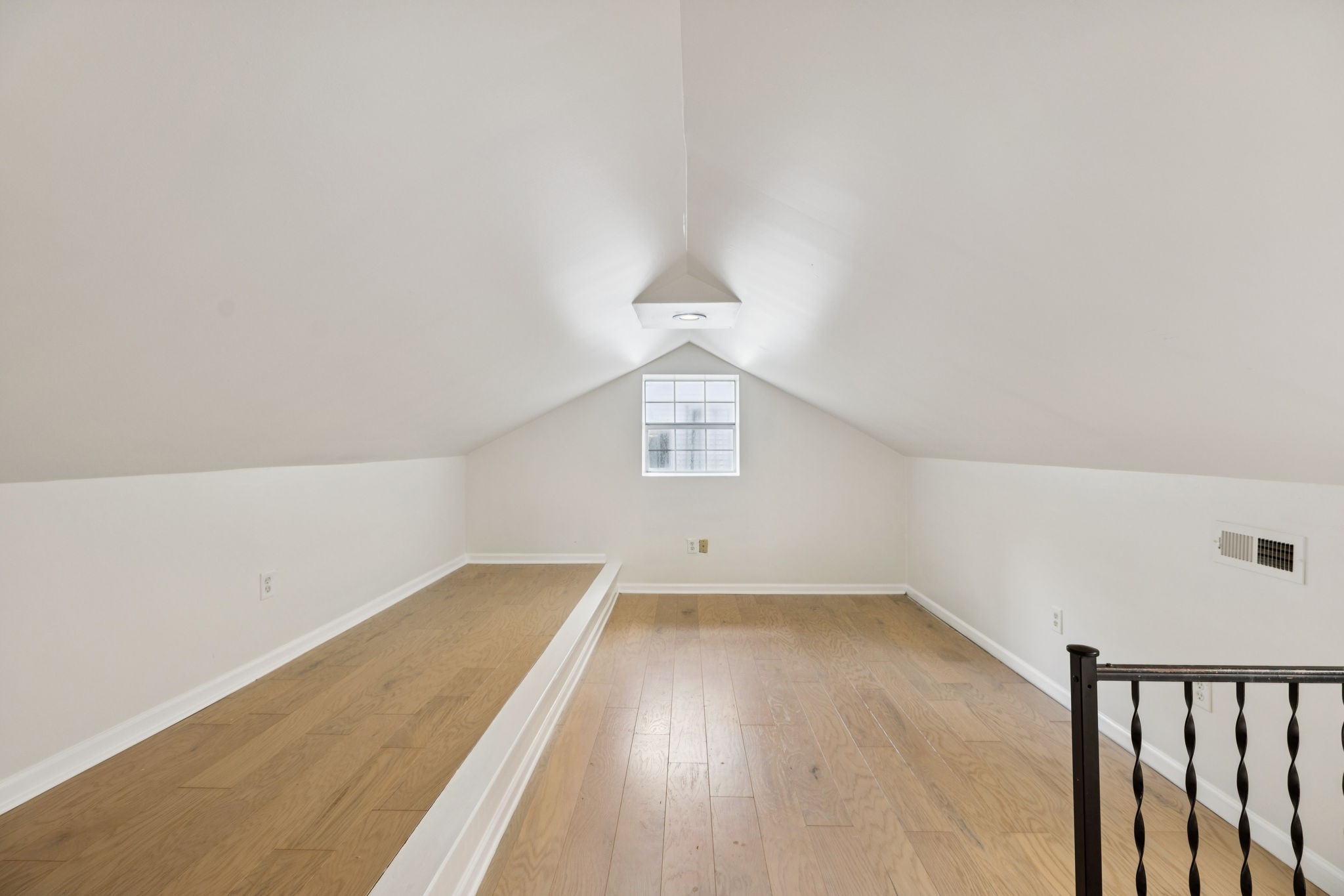 Nashville, Tennessee, 37209, United States, 4 Bedrooms Bedrooms, ,3 BathroomsBathrooms,Residential,For Sale,1873930