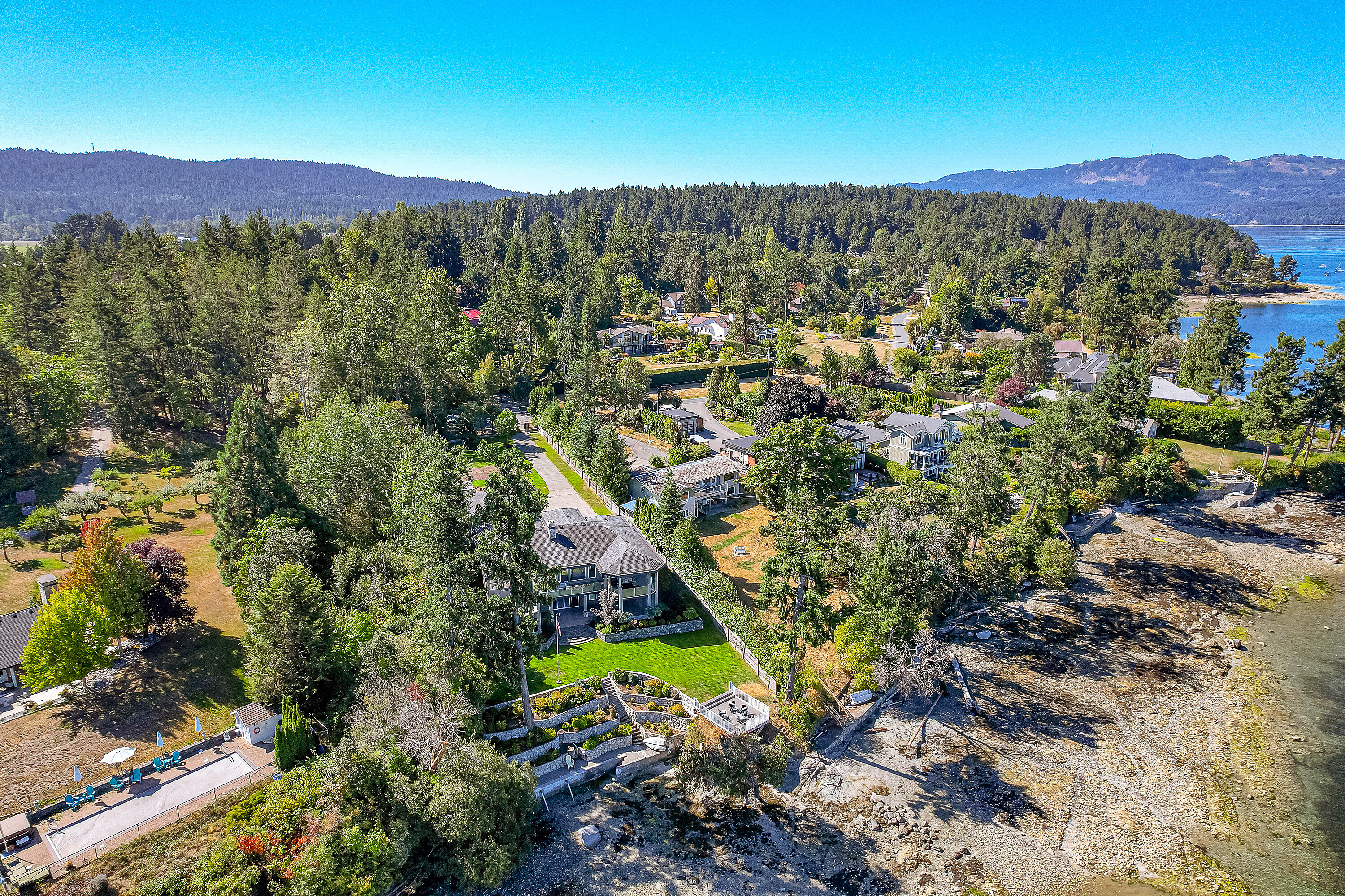  Prime Waterfront Home - 物件實景