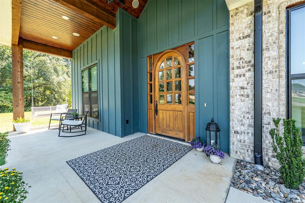 Mineola, Texas, 75773, United States, 3 Bedrooms Bedrooms, ,3 BathroomsBathrooms,Residential,For Sale,1947145