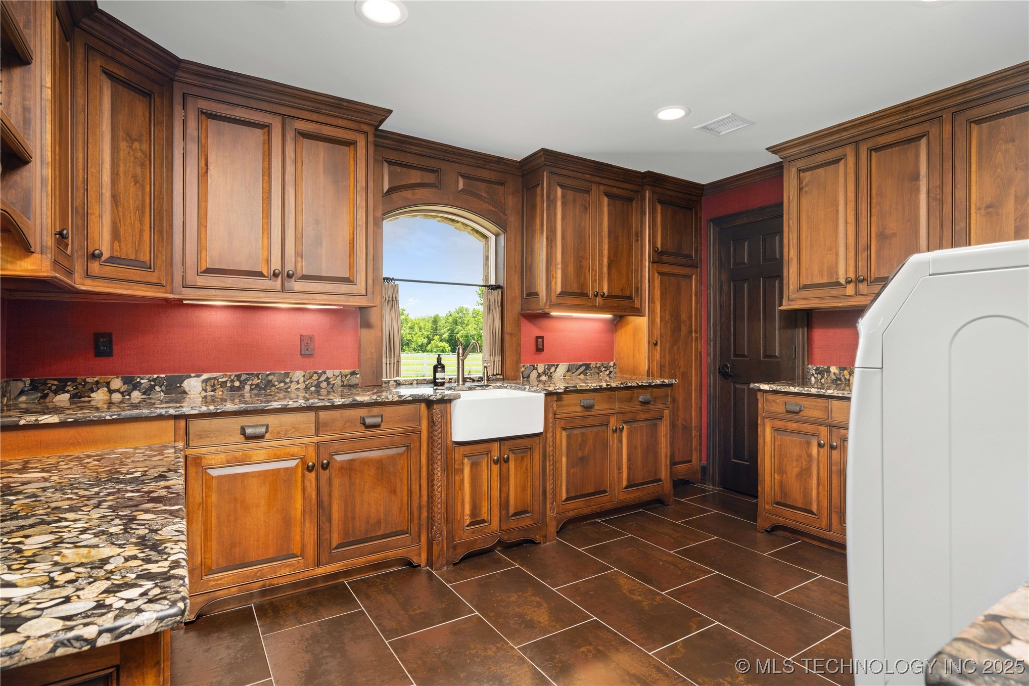 Bixby, Oklahoma, 74008, United States, 4 Bedrooms Bedrooms, ,5 BathroomsBathrooms,Residential,For Sale,1837310