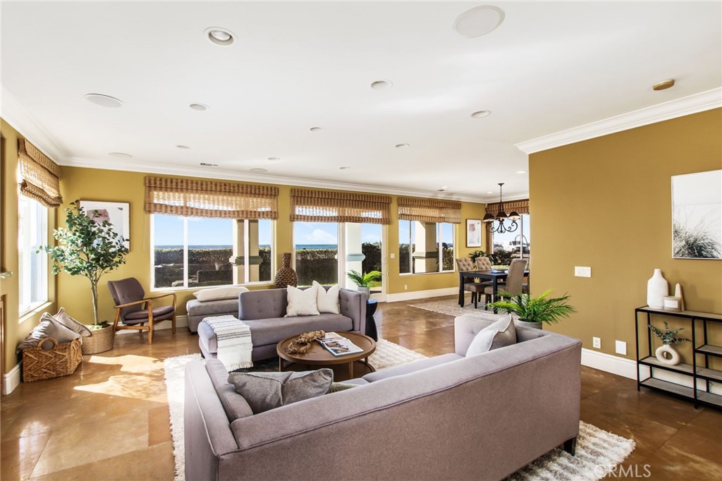 San Diego, California, 92107, United States, 6 Bedrooms Bedrooms, ,5 BathroomsBathrooms,Residential,For Sale,1843009