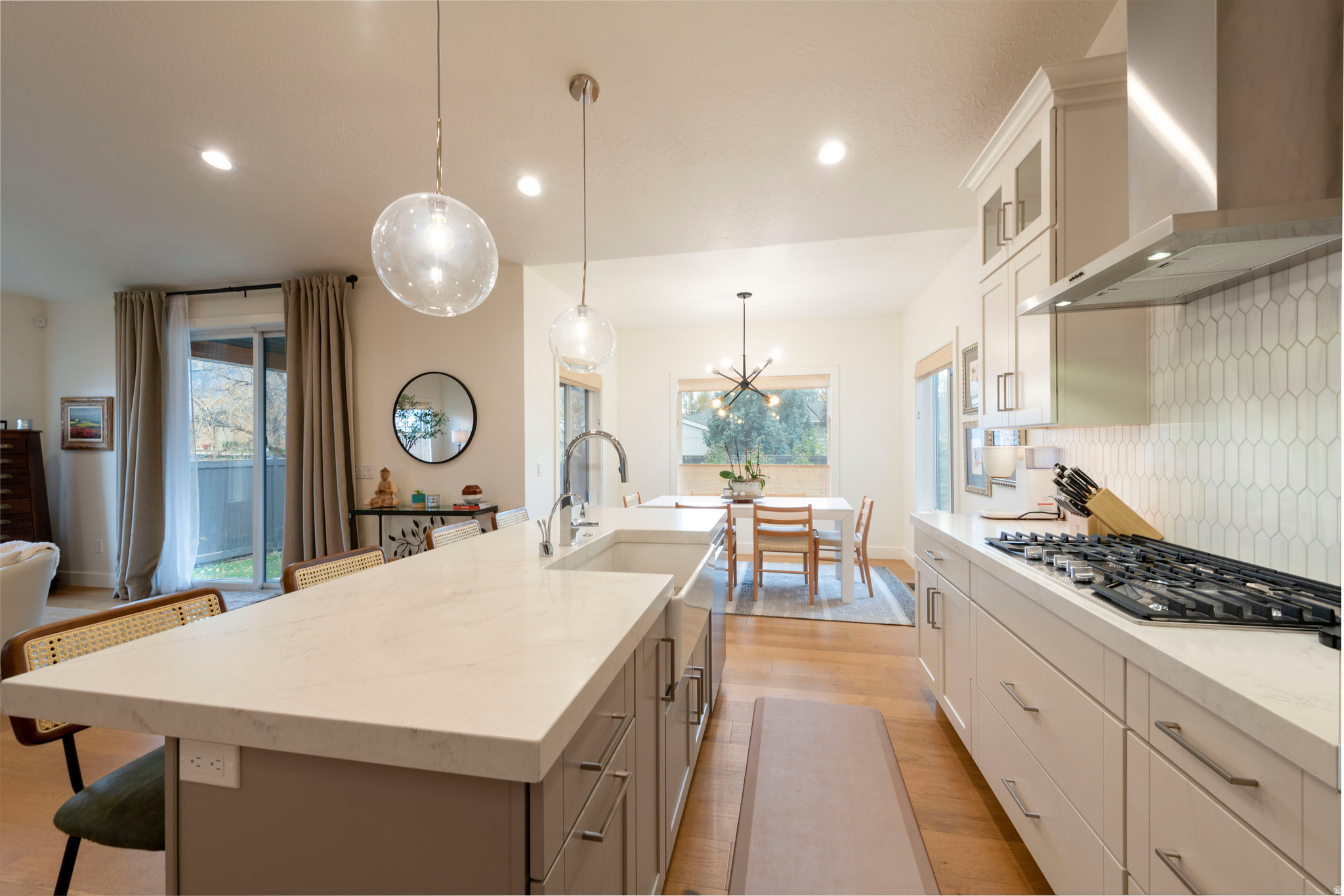 Holladay, Utah, 84117, United States, 4 Bedrooms Bedrooms, ,4 BathroomsBathrooms,Residential,For Sale,1991877