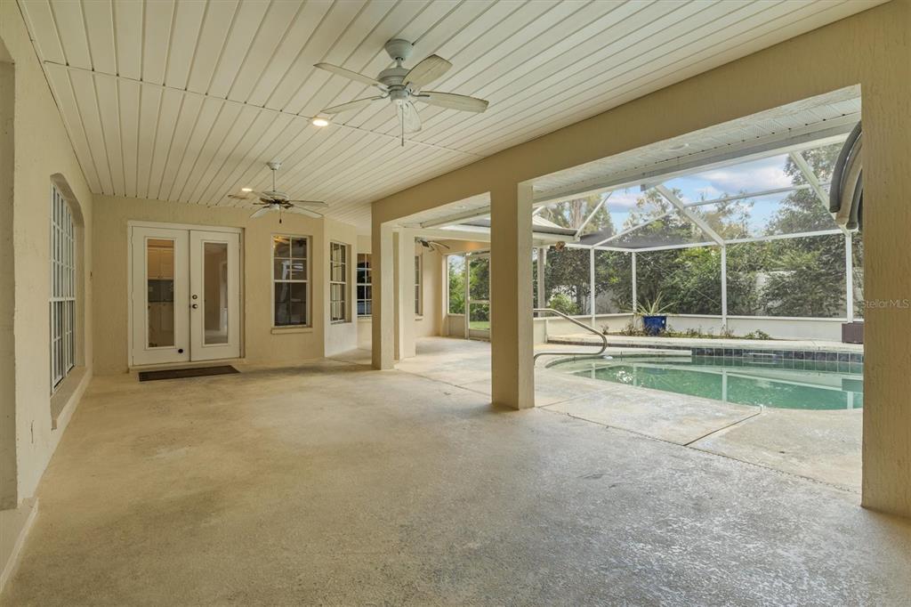 Lakeland, Florida, 33813, United States, 4 Bedrooms Bedrooms, ,4 BathroomsBathrooms,Residential,For Sale,1948005