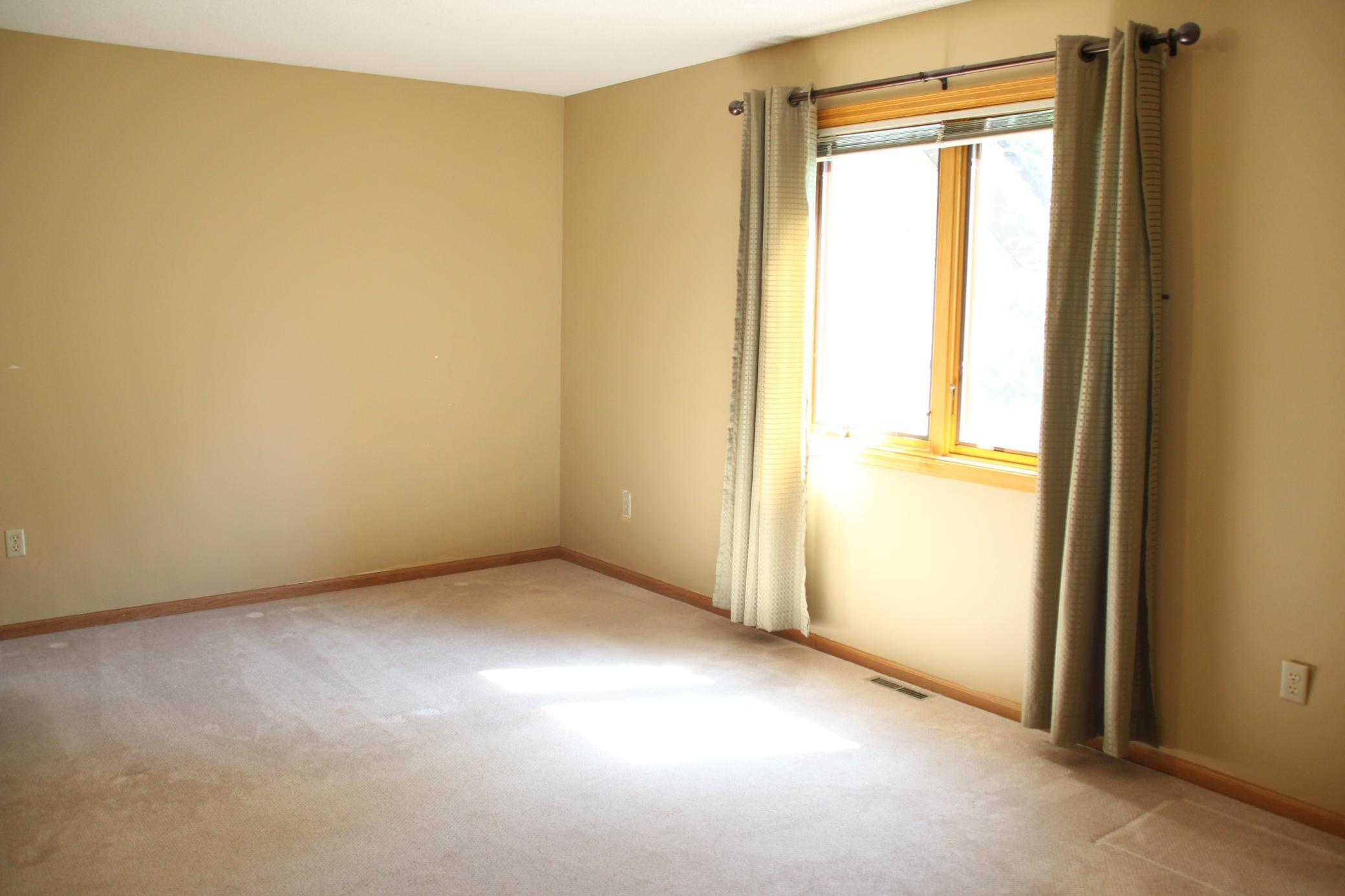 Lakeville, Minnesota, 55044, United States, 3 Bedrooms Bedrooms, ,2 BathroomsBathrooms,Residential,For Sale,1941010