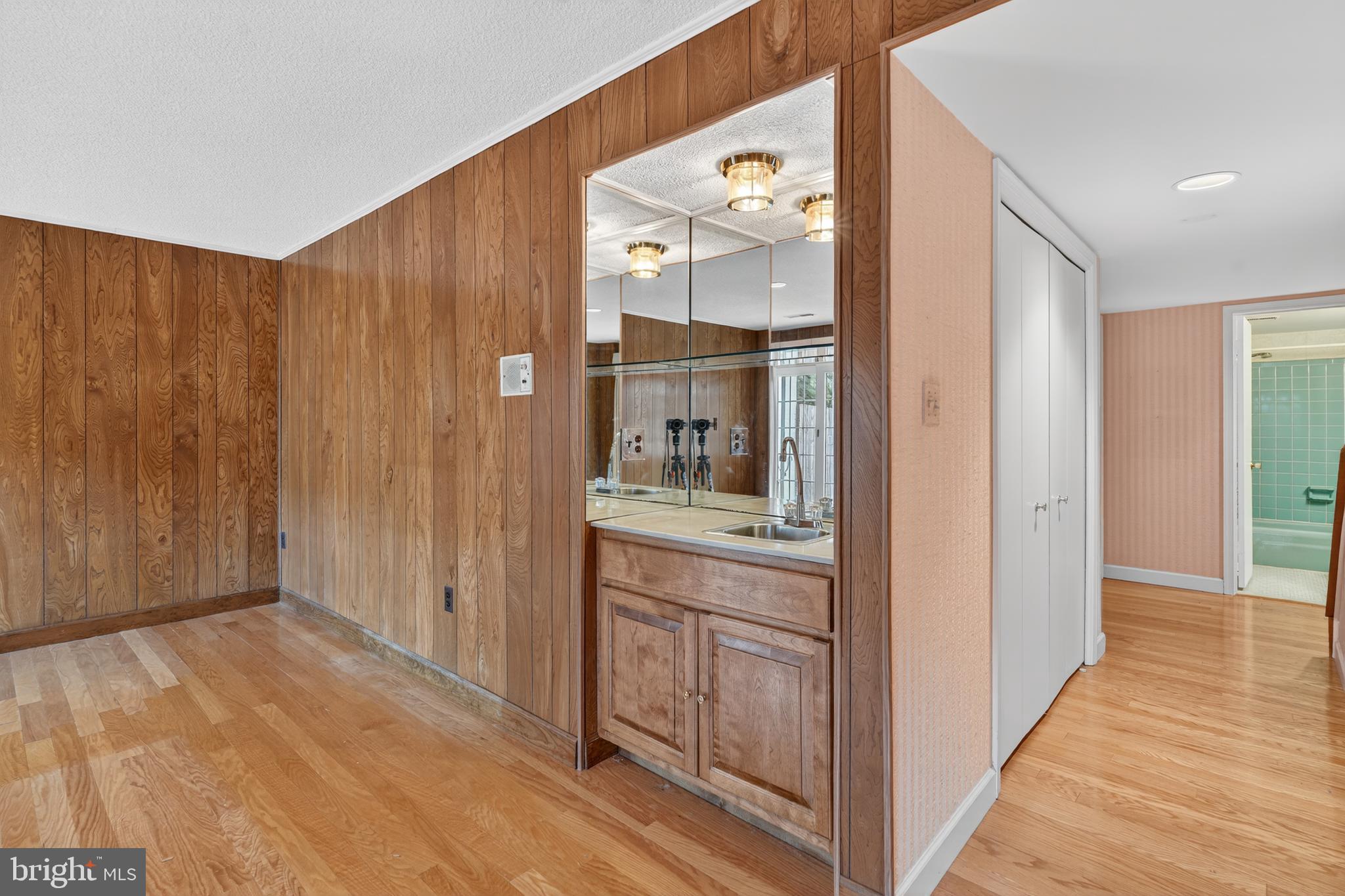 Mclean, Virginia, 22102, United States, 4 Bedrooms Bedrooms, ,4 BathroomsBathrooms,Residential,For Sale,1988751