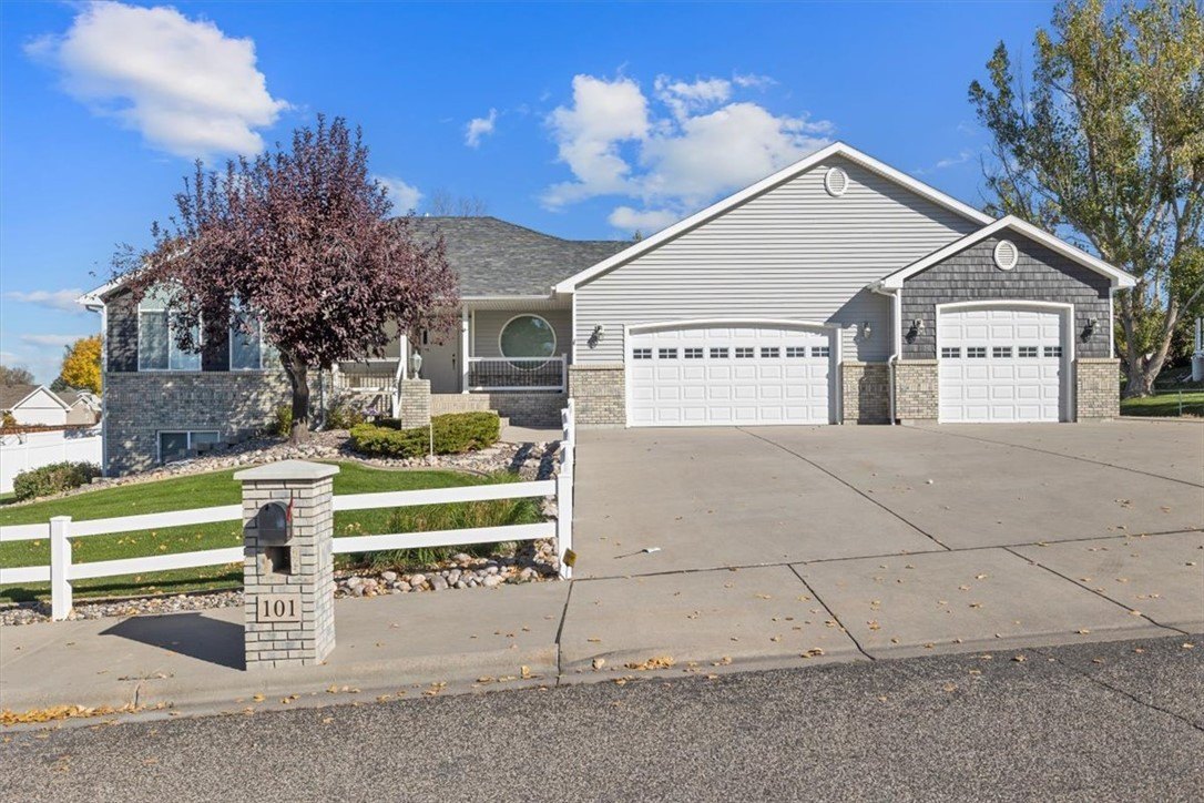 Billings, Montana, 59105, United States, 5 Bedrooms Bedrooms, ,4 BathroomsBathrooms,Residential,For Sale,1976913