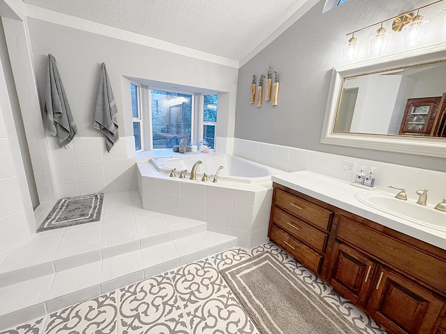 Nevada City, California, 95959, United States, 3 Bedrooms Bedrooms, ,2 BathroomsBathrooms,Residential,For Sale,1988605