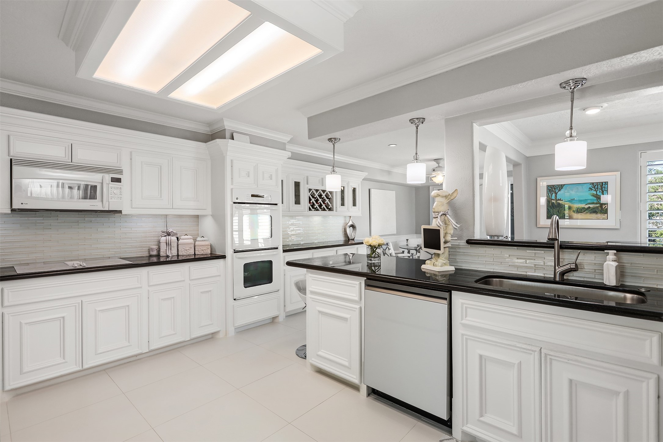 Nassau Bay, Texas, 77058, United States, 5 Bedrooms Bedrooms, ,5 BathroomsBathrooms,Residential,For Sale,1988330